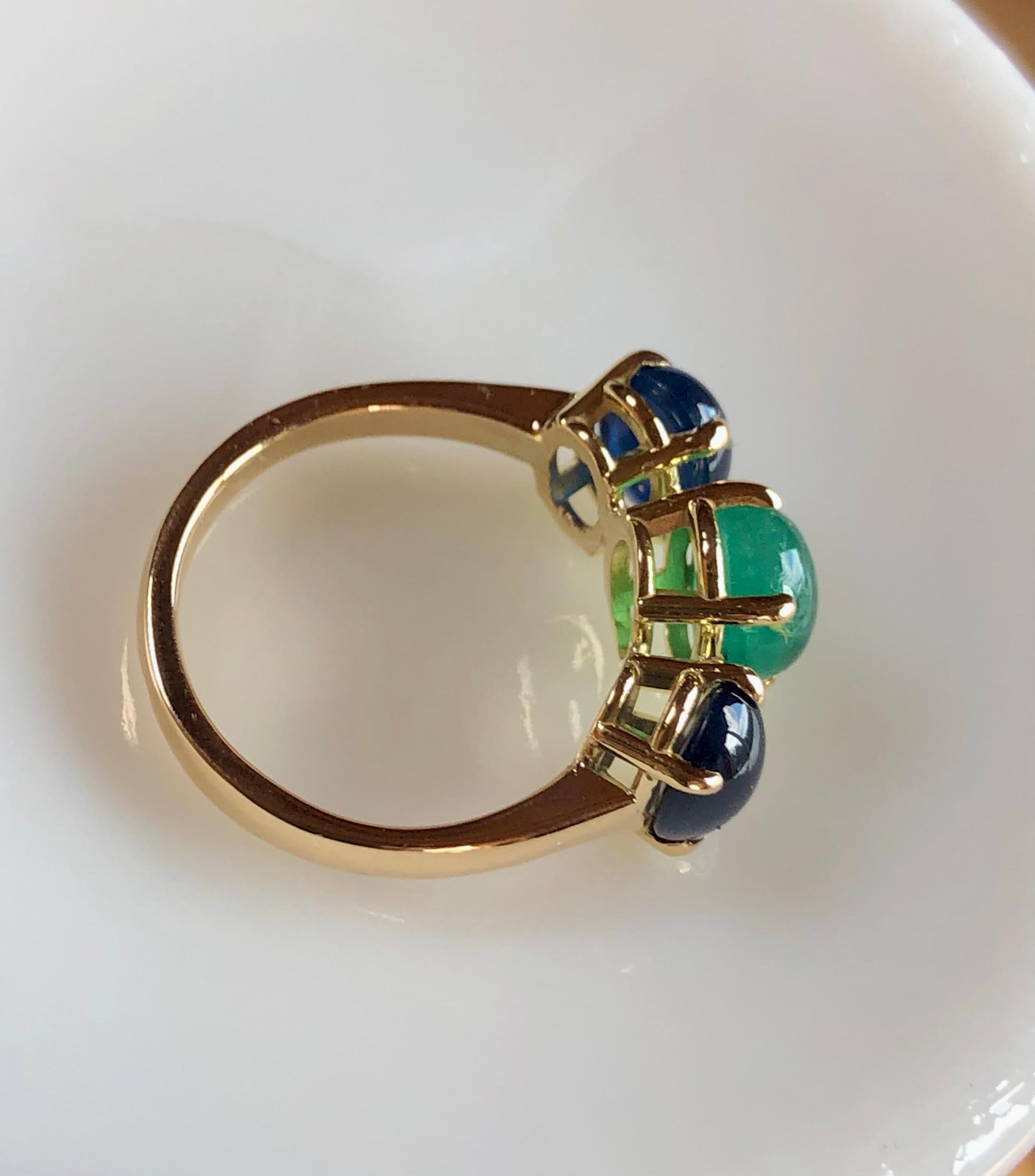 5.36 Carat Sapphire and Colombian Emerald Ring 18 Karat For Sale 6