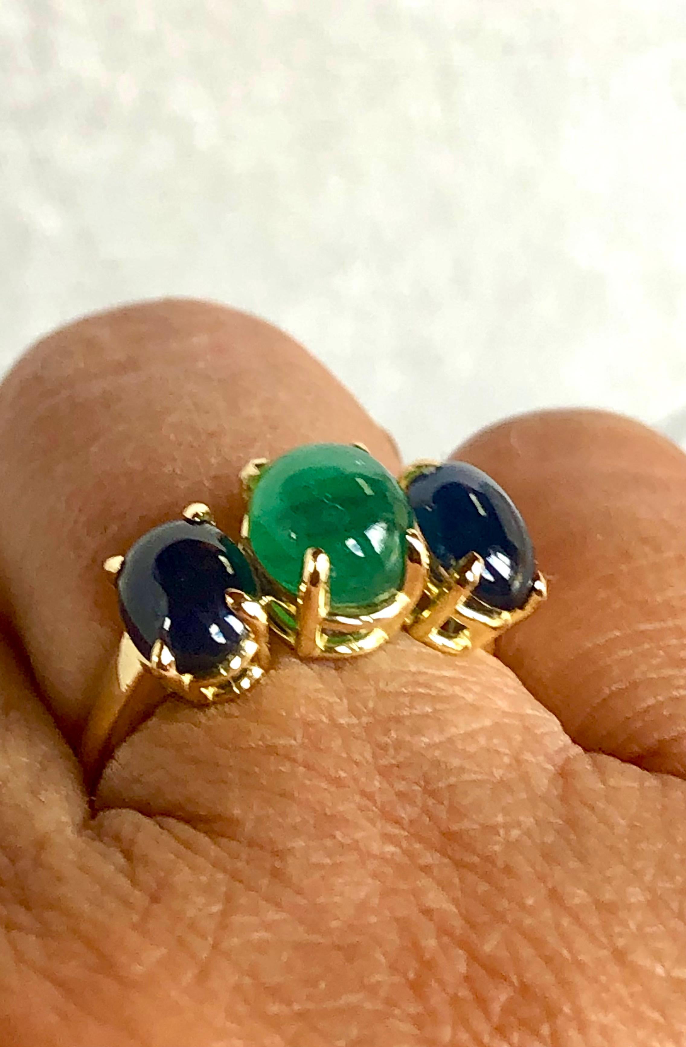 5.36 Carat Sapphire and Colombian Emerald Ring 18 Karat For Sale 5