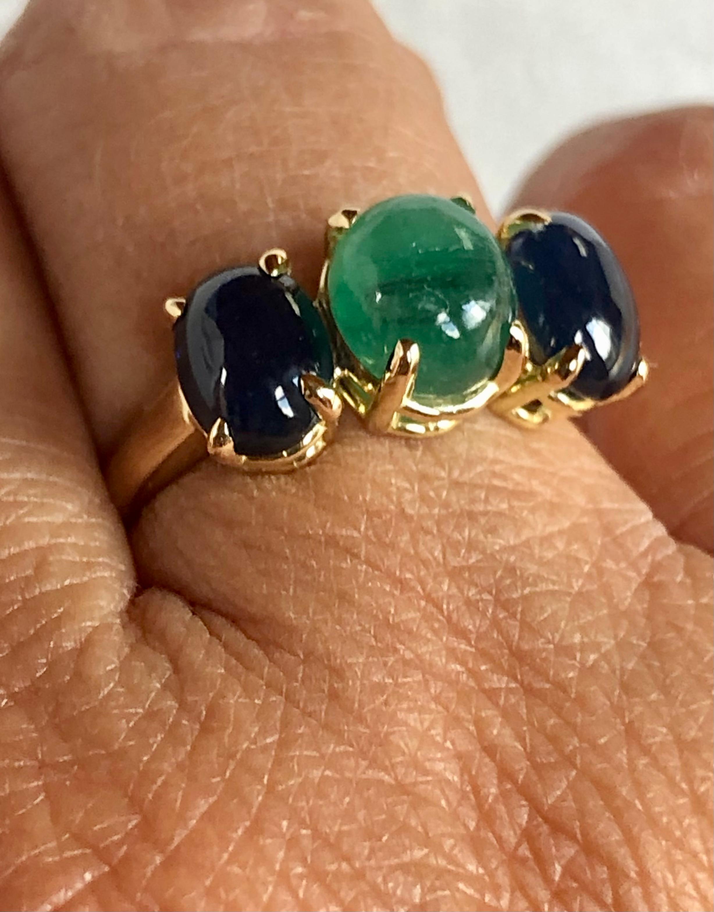 5.36 Carat Sapphire and Colombian Emerald Ring 18 Karat For Sale 1