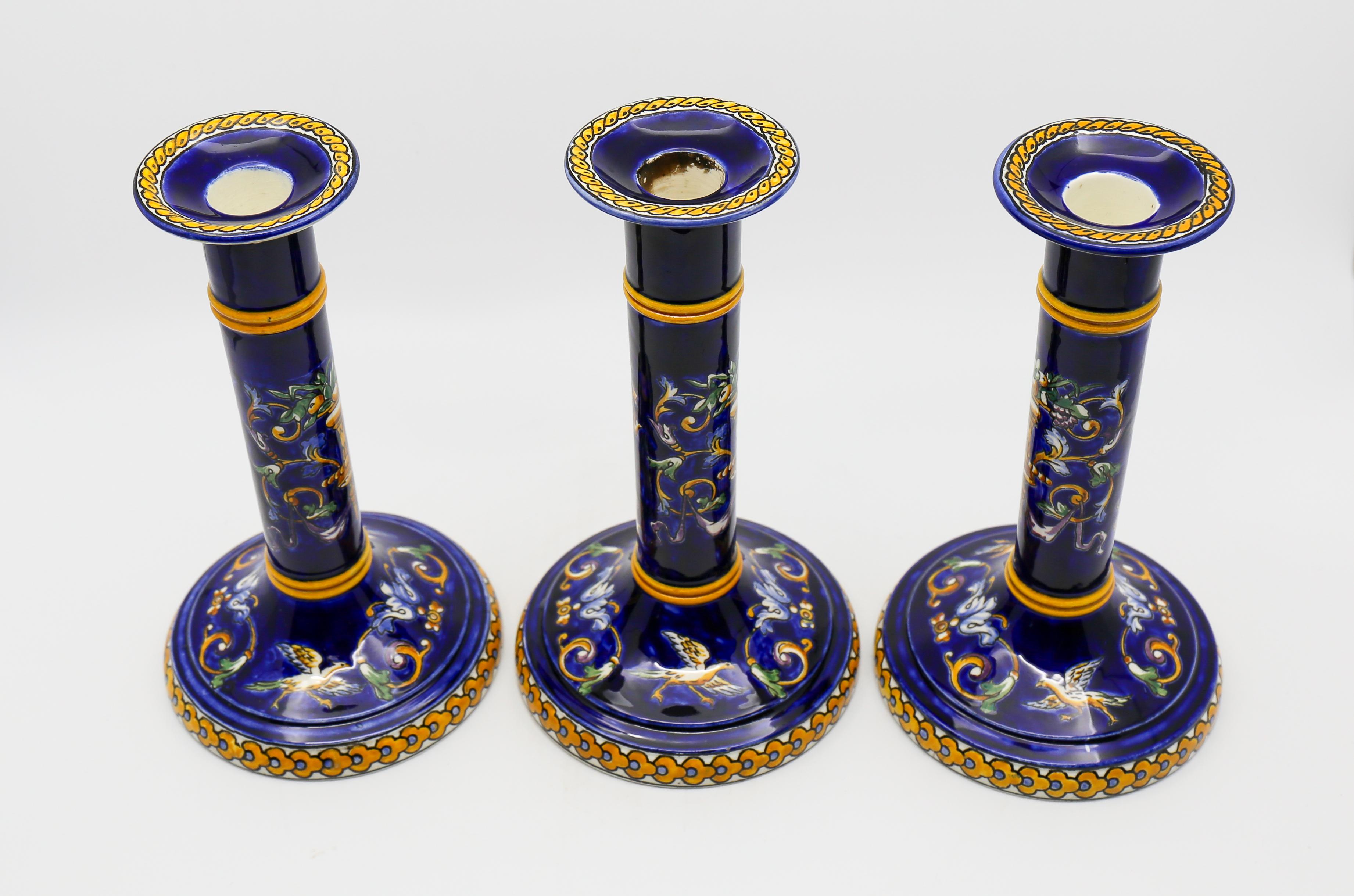 Drei Kerzenständer aus Gien-Porzellan (Moderne der Mitte des Jahrhunderts) im Angebot