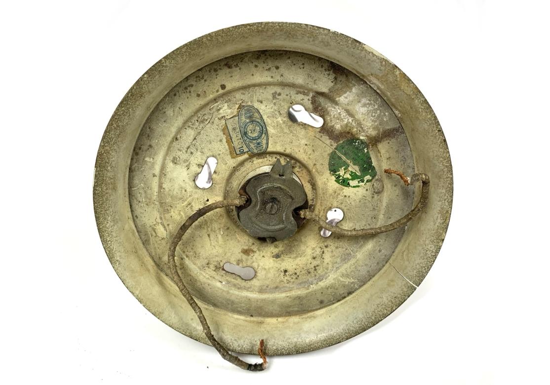 Drei Glas und Messing plattiert Bell Form Flush Mount Leuchten für die Wiederherstellung im Angebot 7