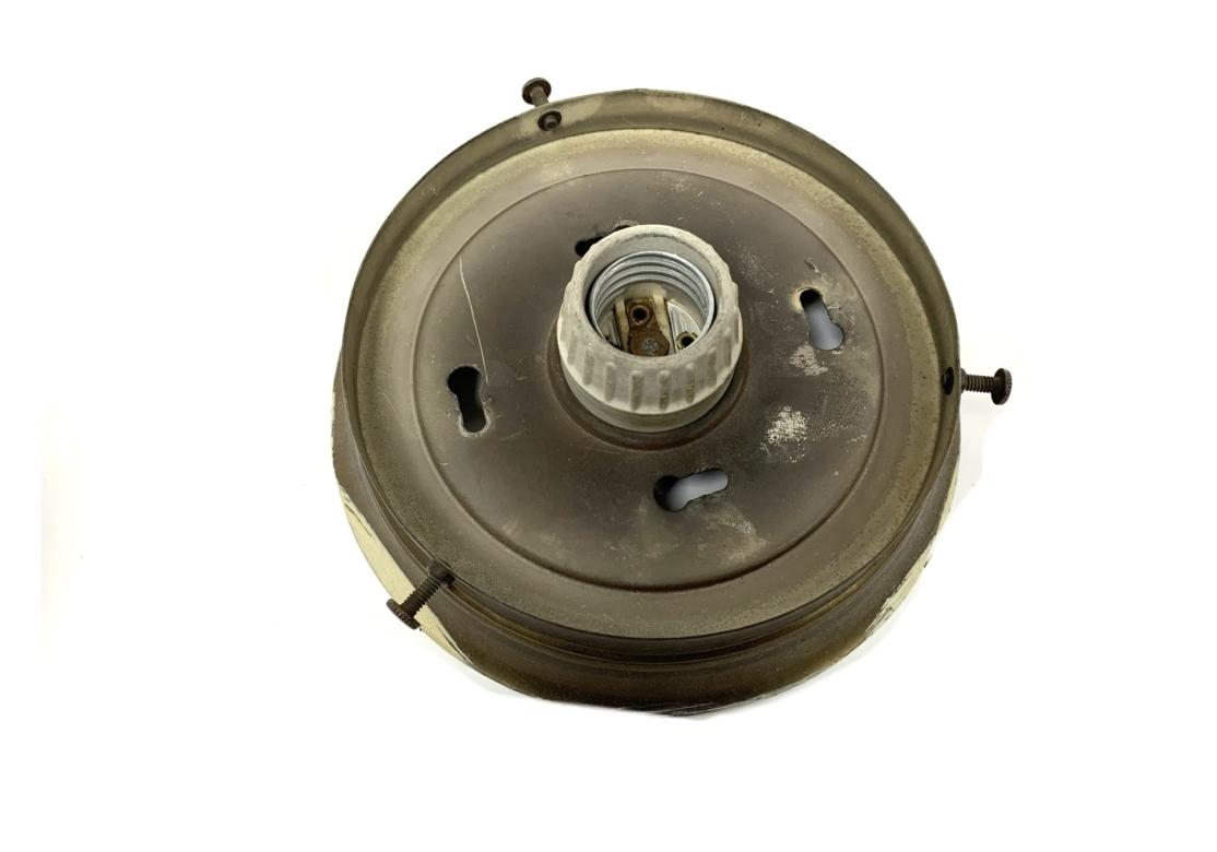 Drei Glas und Messing plattiert Bell Form Flush Mount Leuchten für die Wiederherstellung im Angebot 9