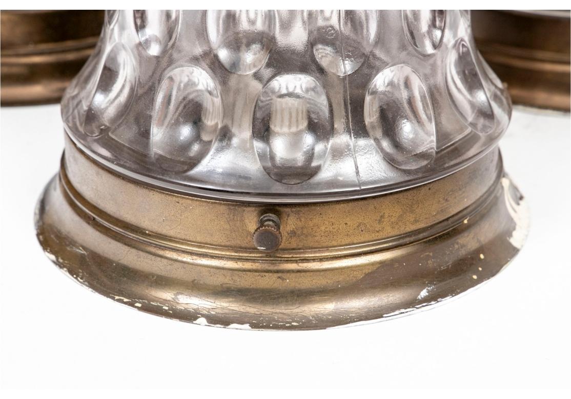 Drei Glas und Messing plattiert Bell Form Flush Mount Leuchten für die Wiederherstellung (20. Jahrhundert) im Angebot