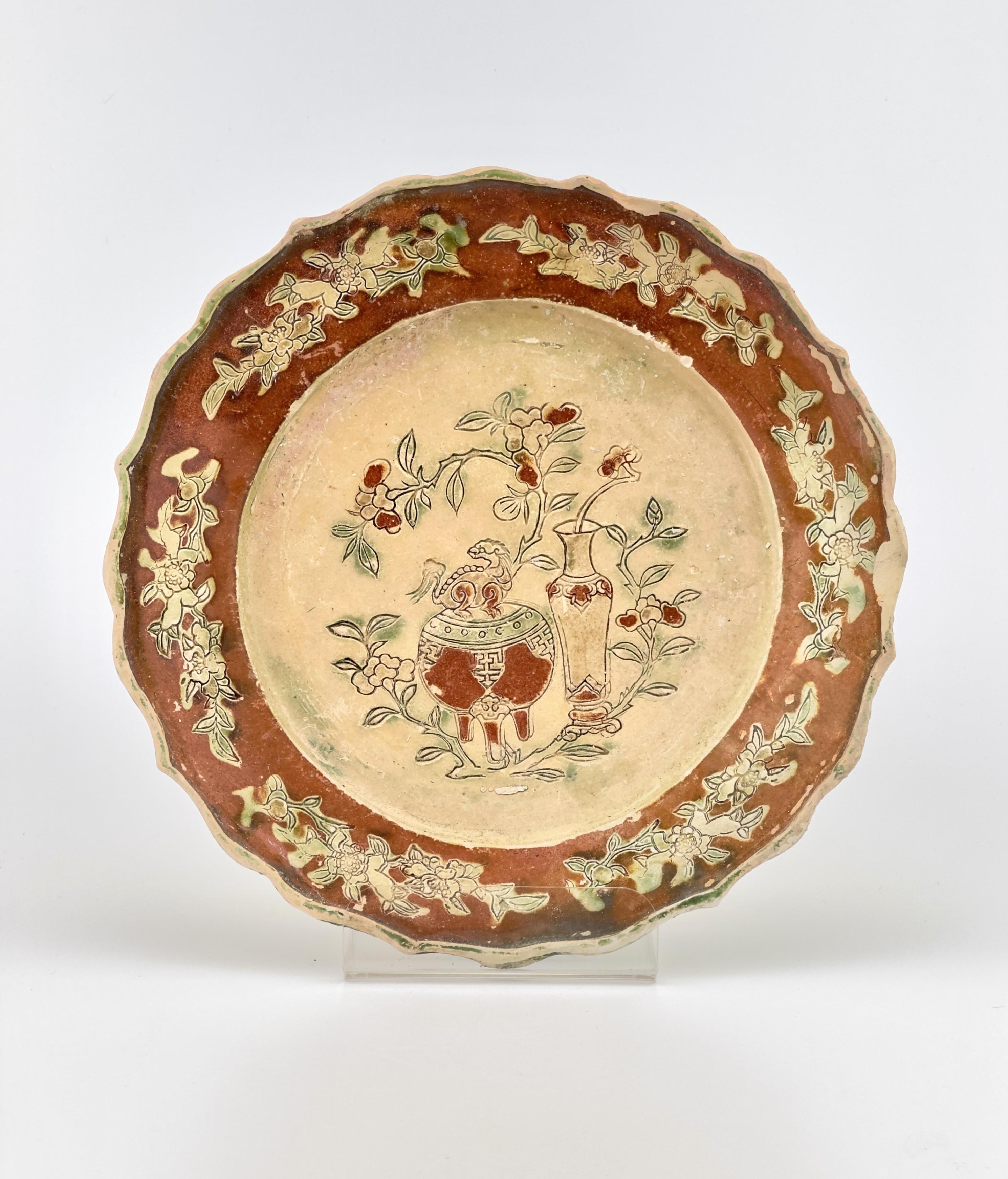 Three-glazed Earthenware dish circa 1725, Qing Dynasty, Yongzheng Reign For Sale 8