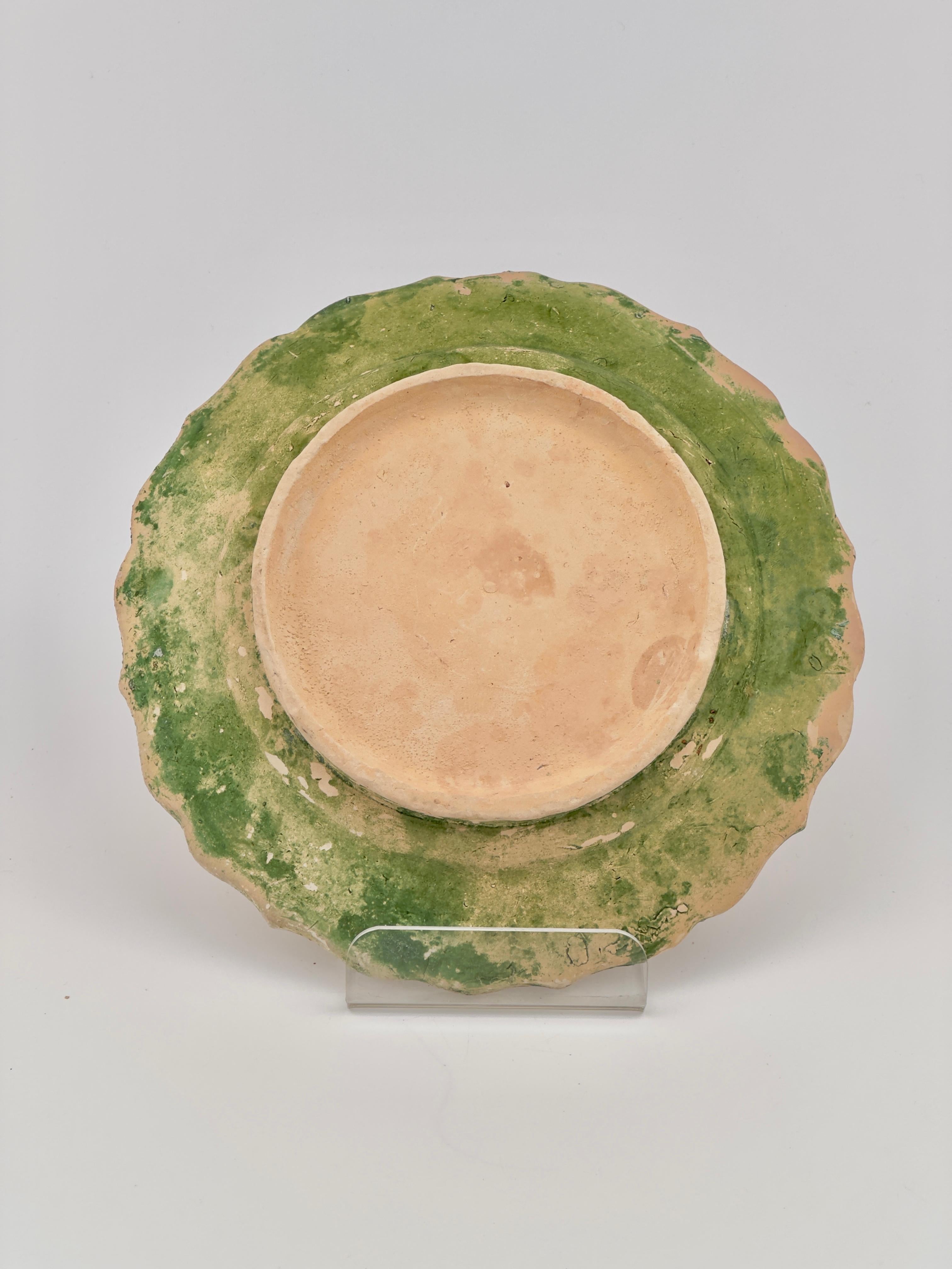 Three-glazed Earthenware dish circa 1725, Qing Dynasty, Yongzheng Reign For Sale 1