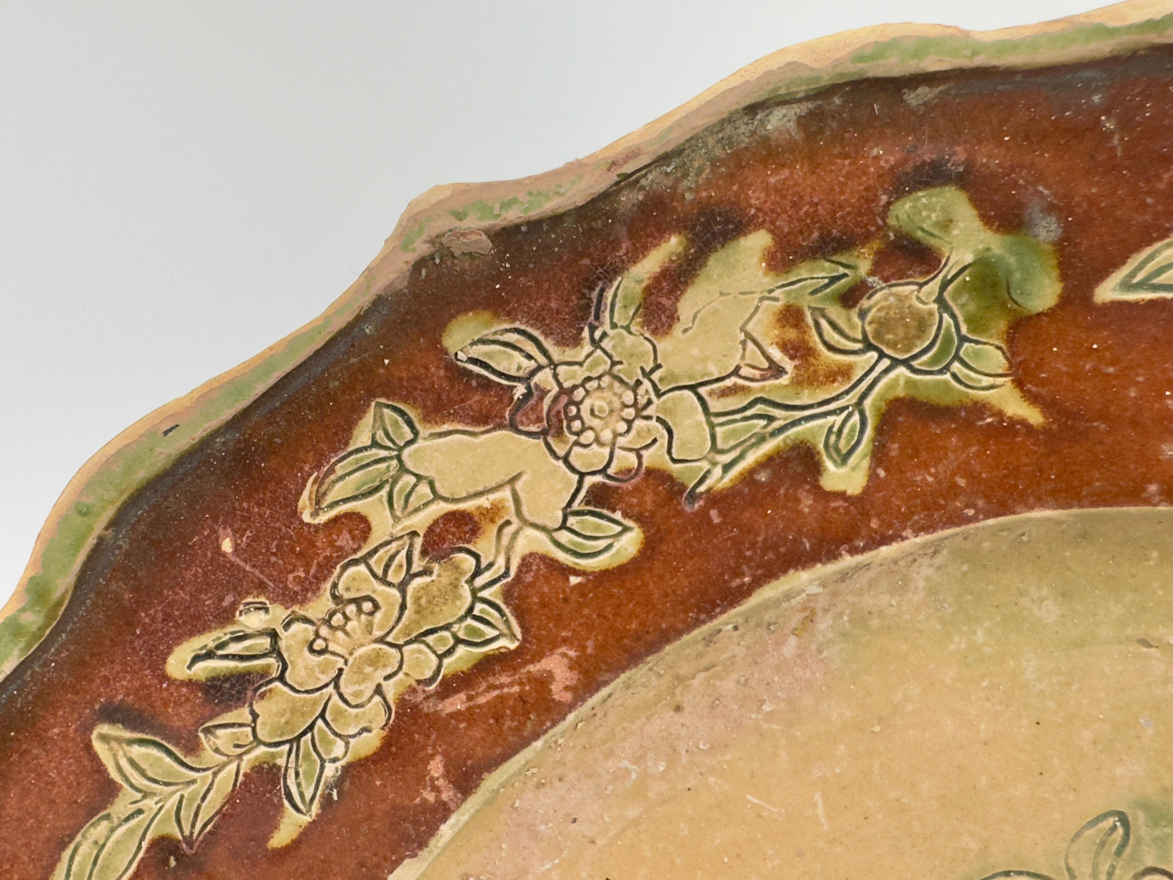 Three-glazed Earthenware dish circa 1725, Qing Dynasty, Yongzheng Reign For Sale 2