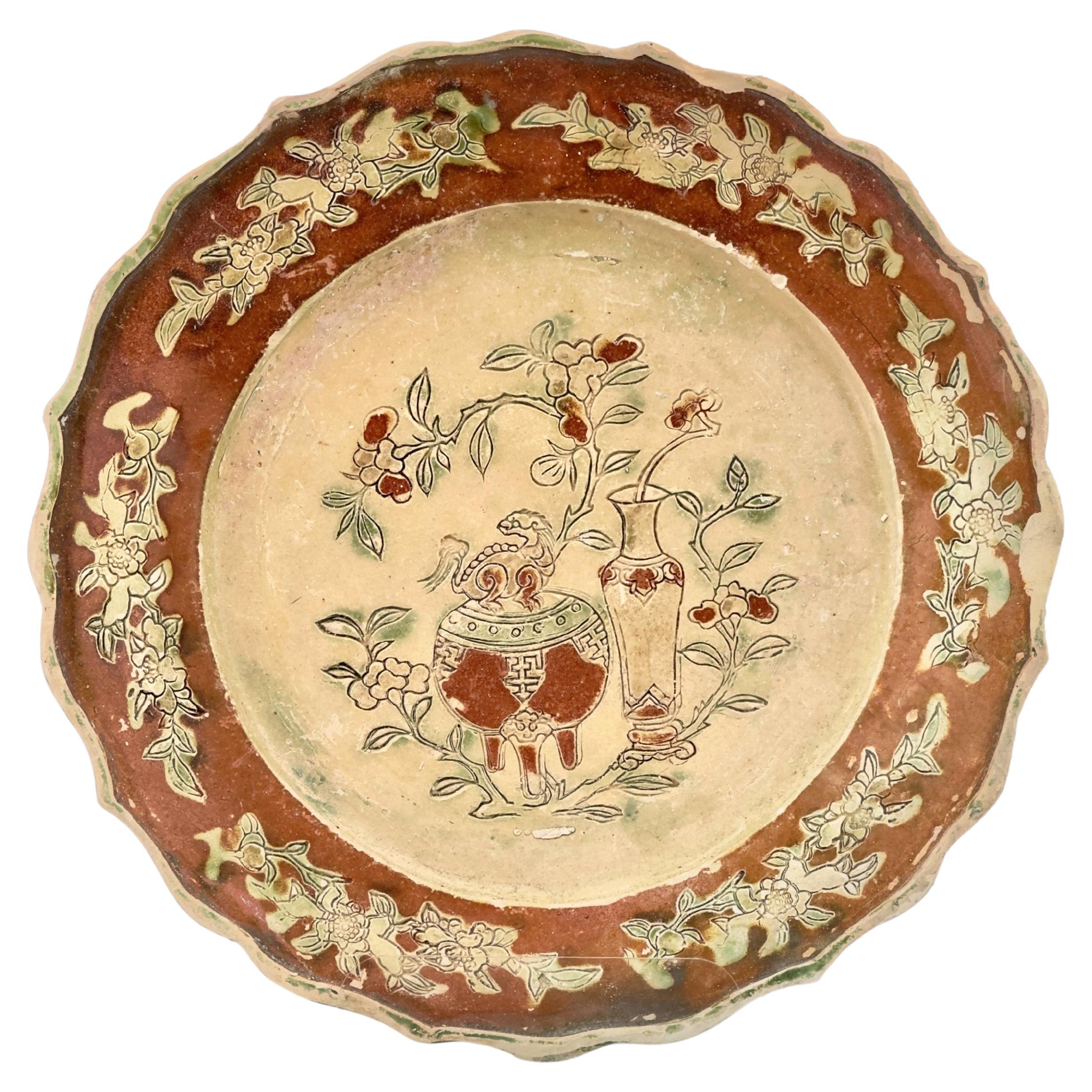 Three-glazed Earthenware dish circa 1725, Qing Dynasty, Yongzheng Reign For Sale