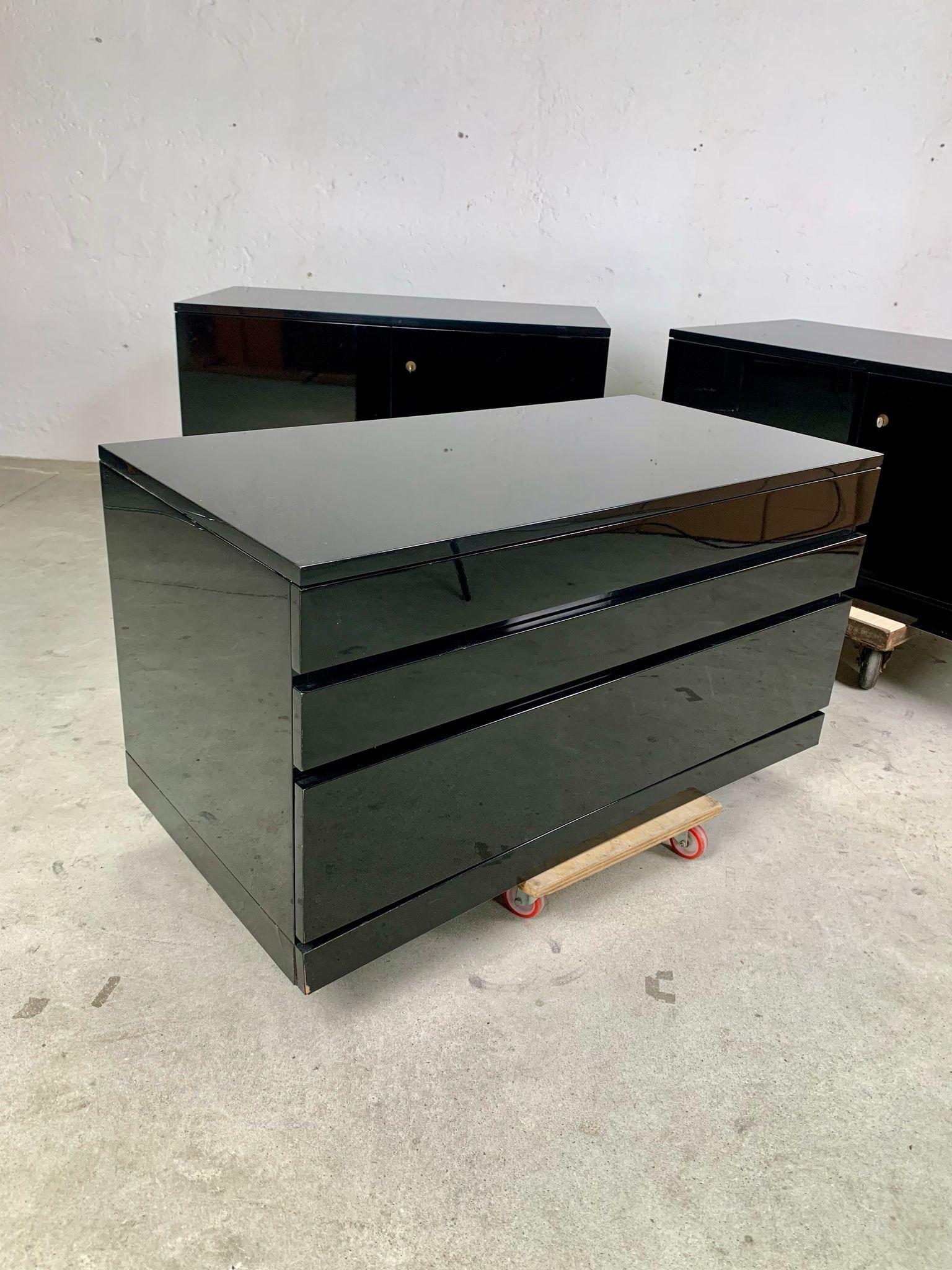 Three glossy lacquered storage modules, 1970s For Sale 4