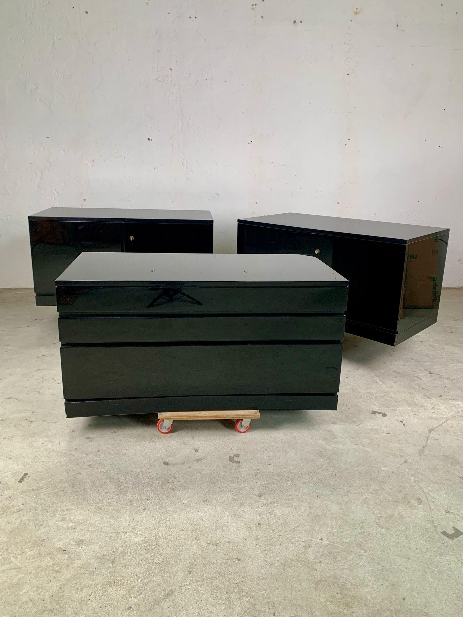 Three glossy lacquered storage modules, 1970s For Sale 5