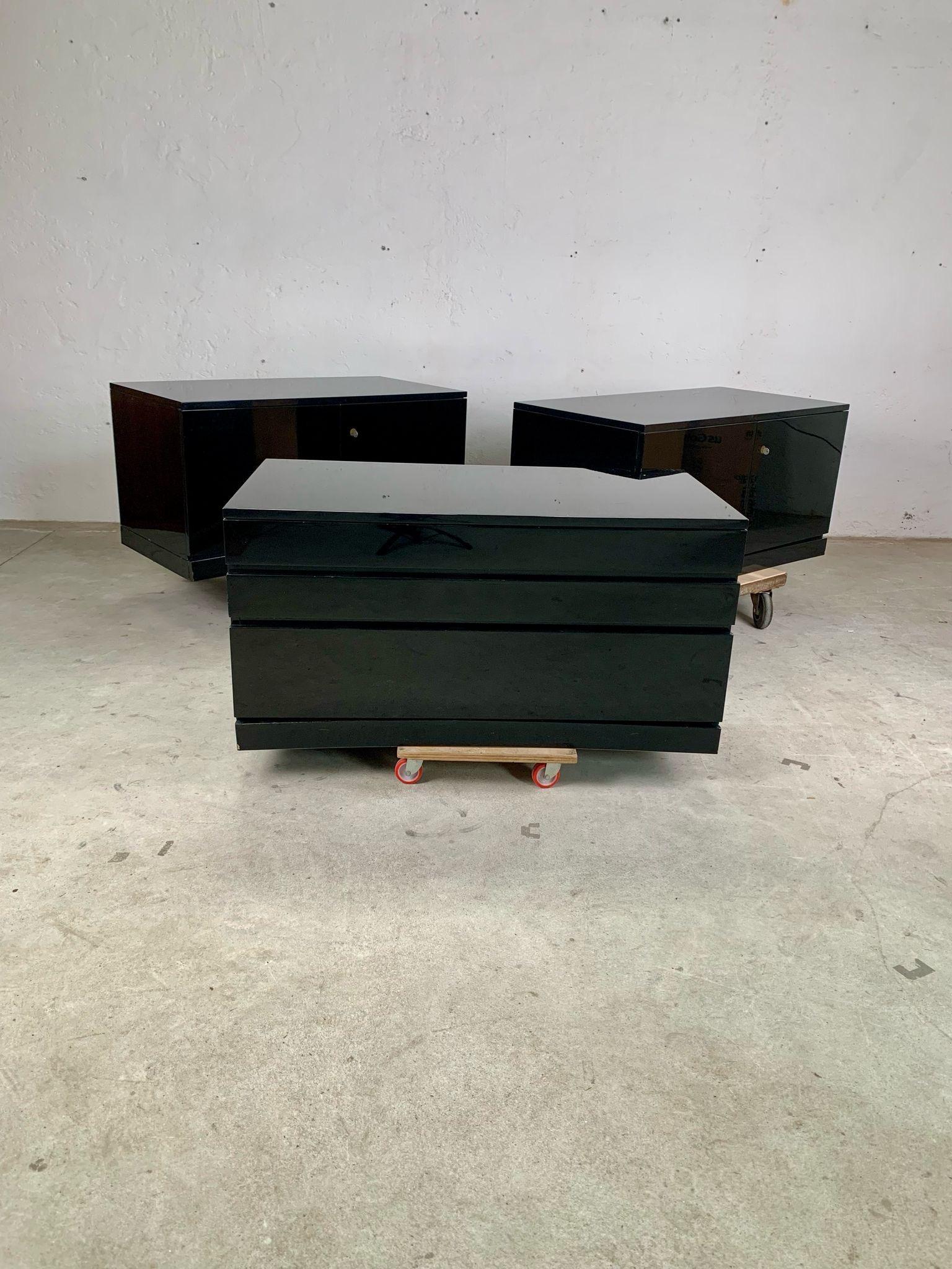 Three glossy lacquered storage modules, 1970s For Sale 6