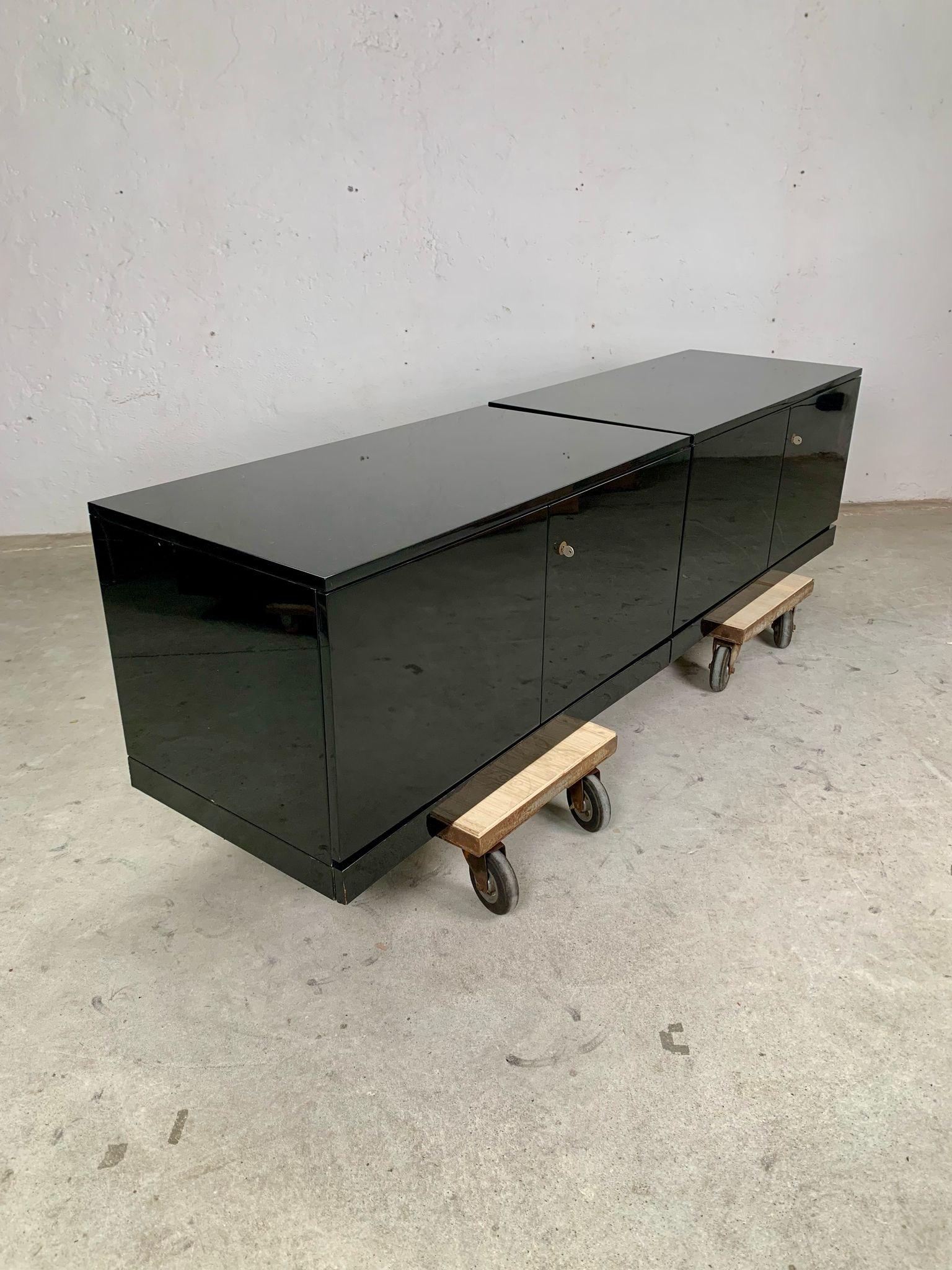 Three glossy lacquered storage modules, 1970s In Good Condition For Sale In Milano, IT