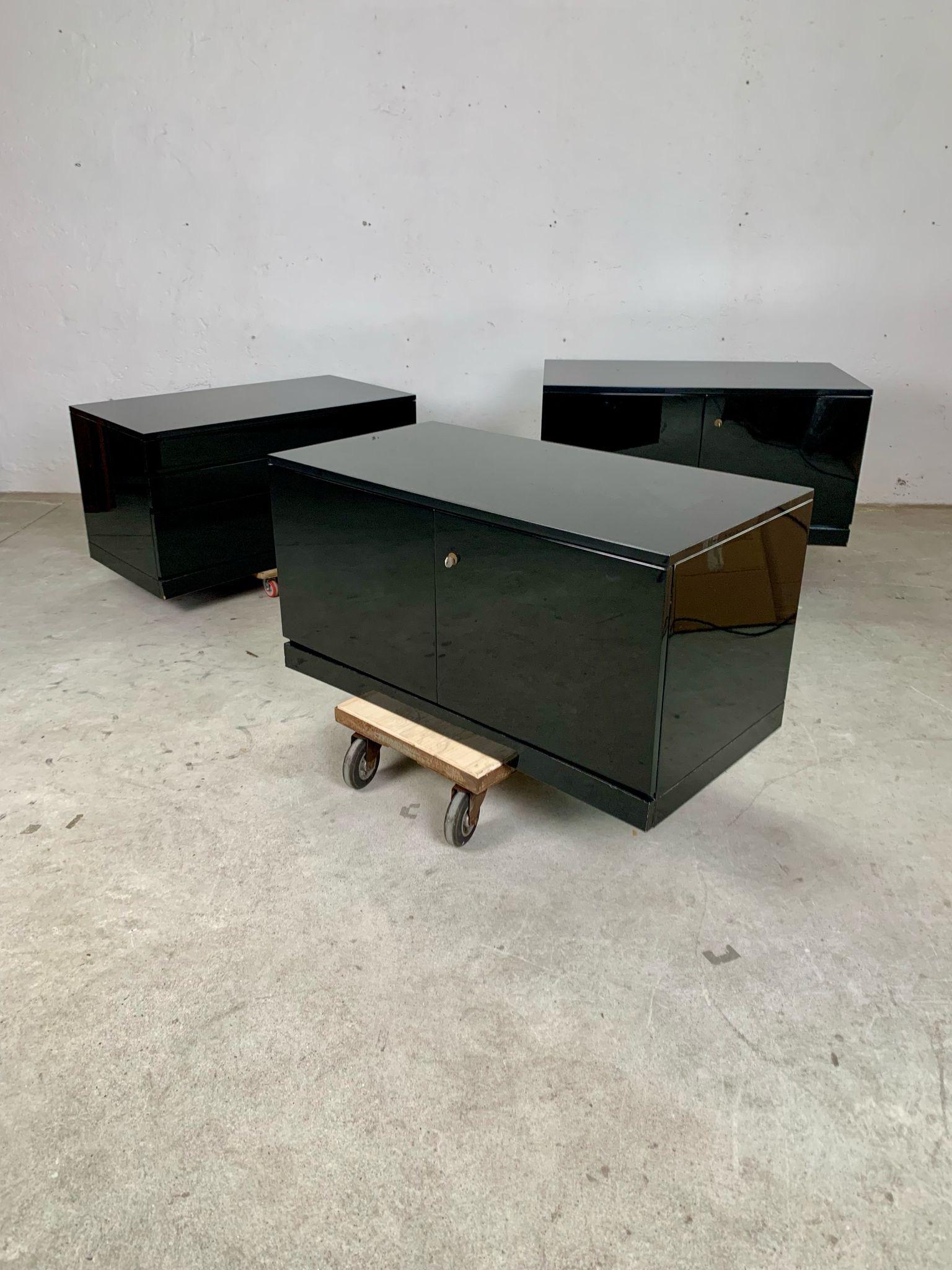 Three glossy lacquered storage modules, 1970s For Sale 1