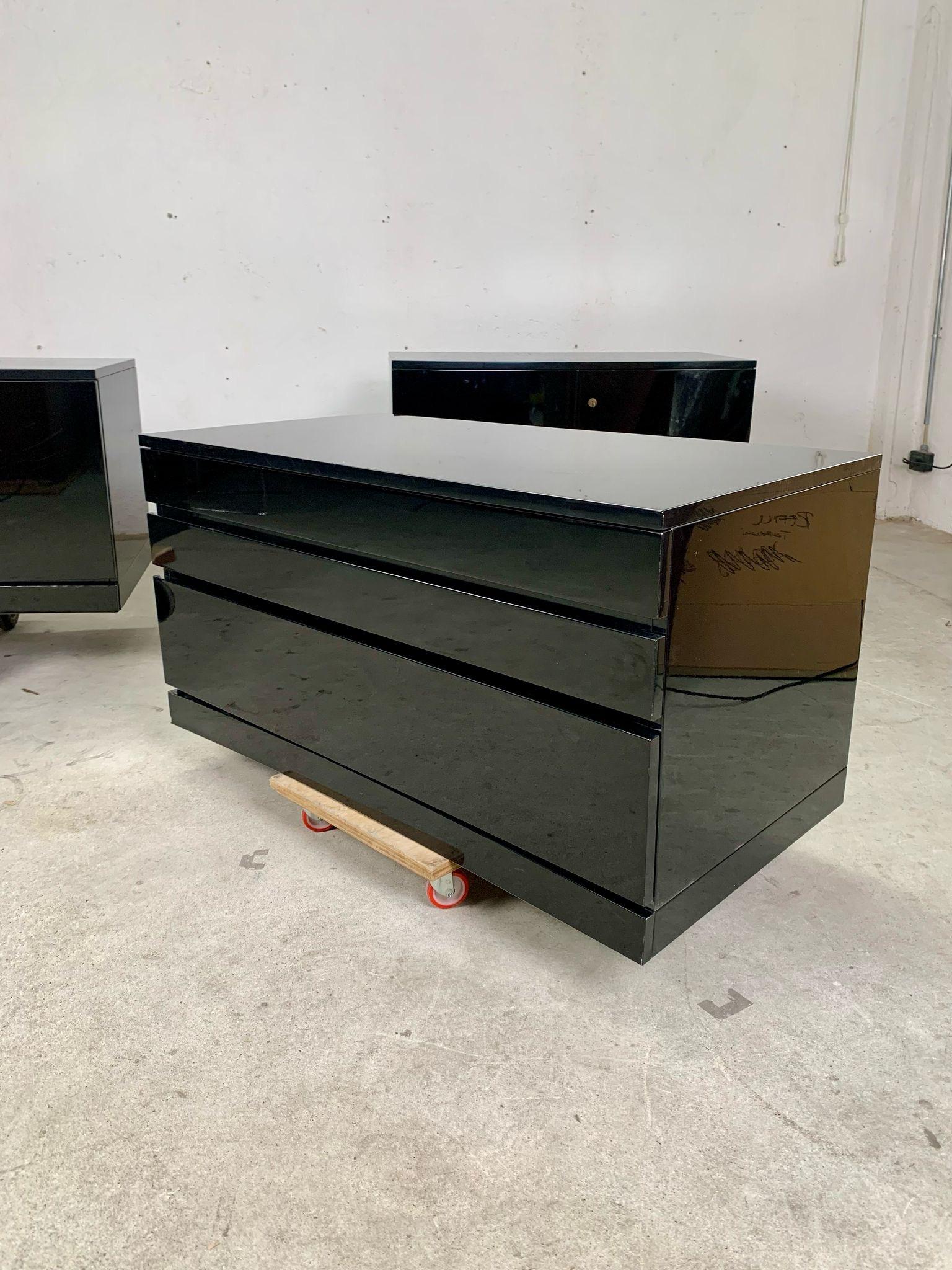 Three glossy lacquered storage modules, 1970s For Sale 2