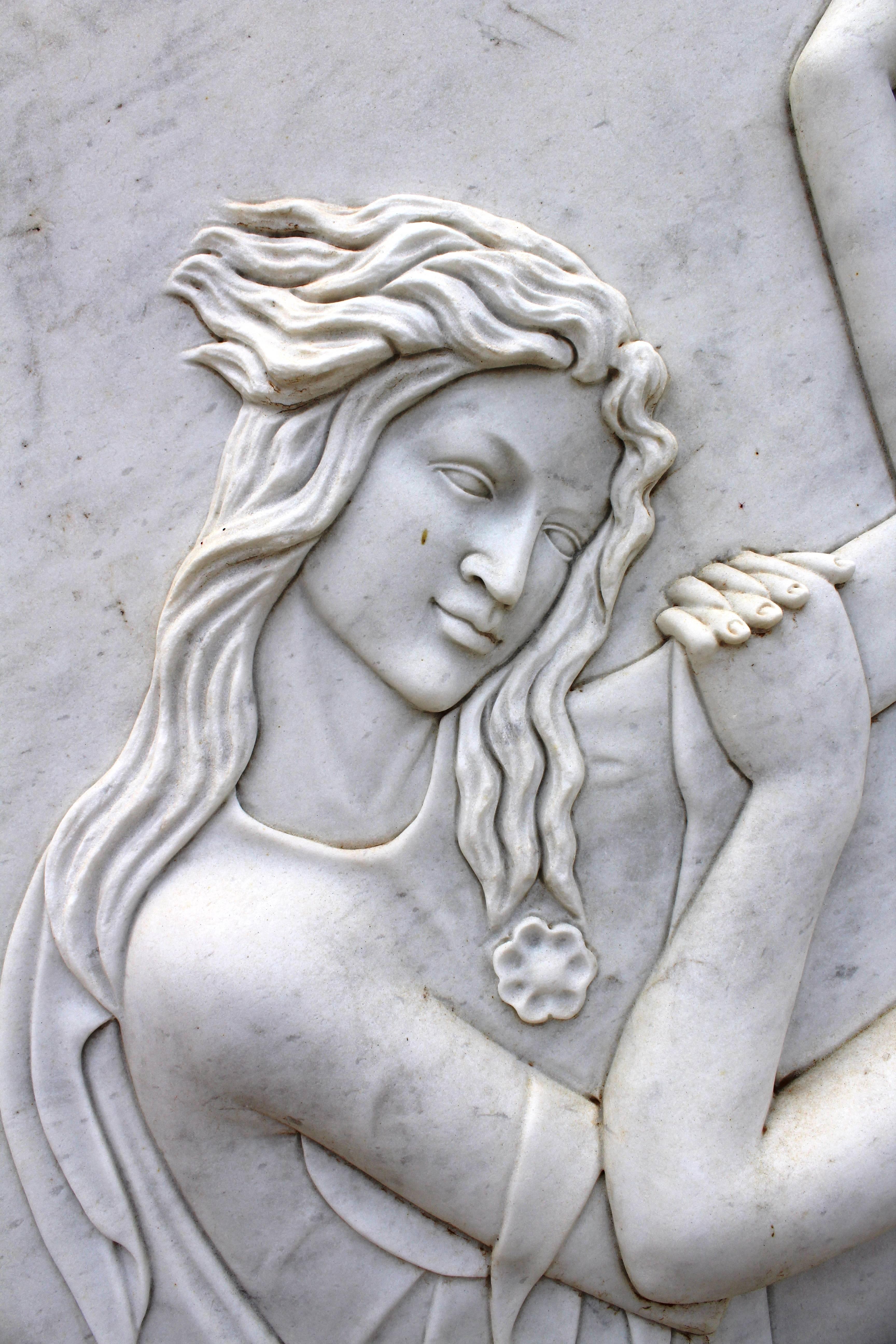 Drei Grazien-Relief, handgeschnitzt aus weißem Carrara-Marmor 1