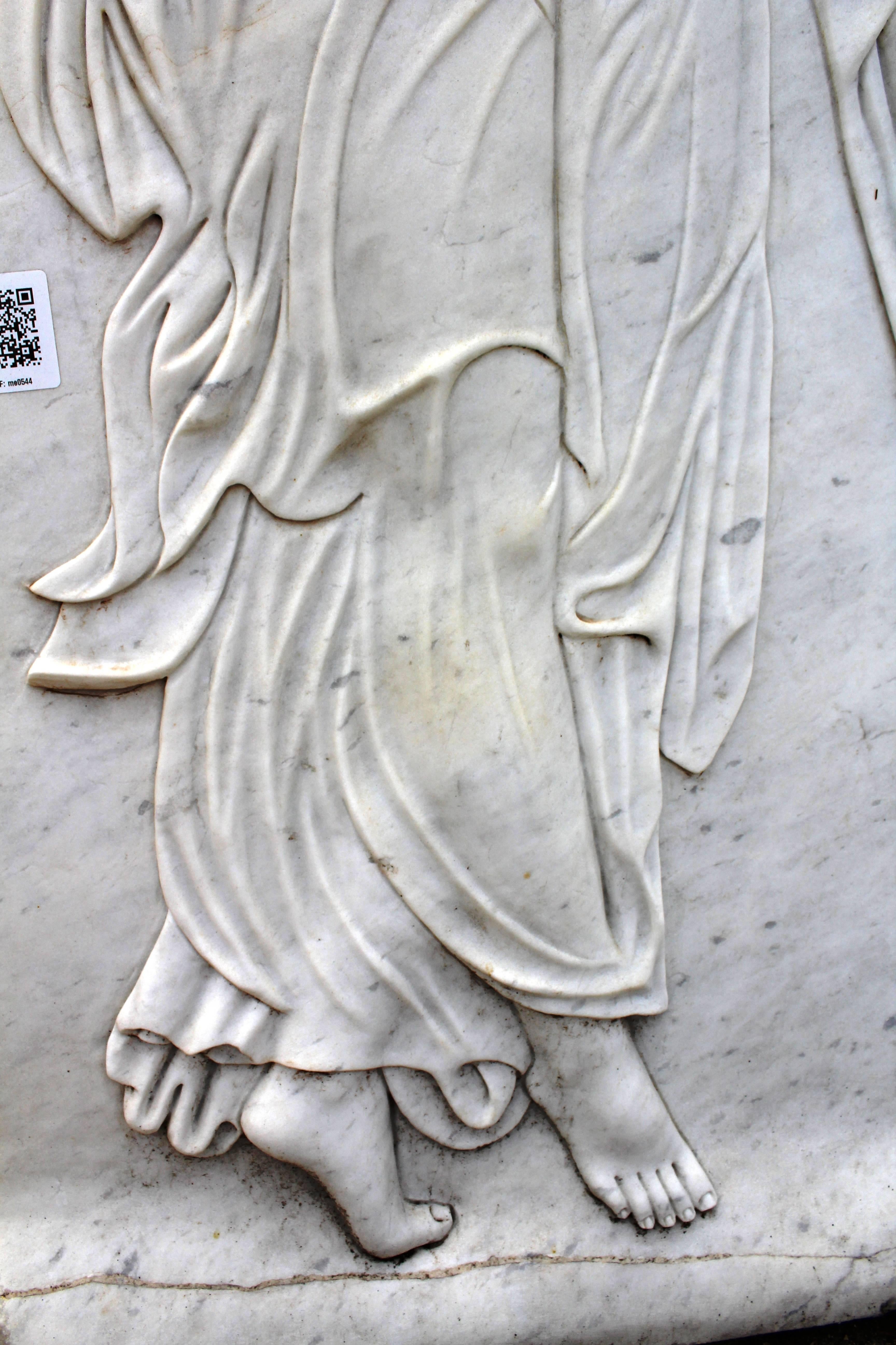 Drei Grazien-Relief, handgeschnitzt aus weißem Carrara-Marmor 3