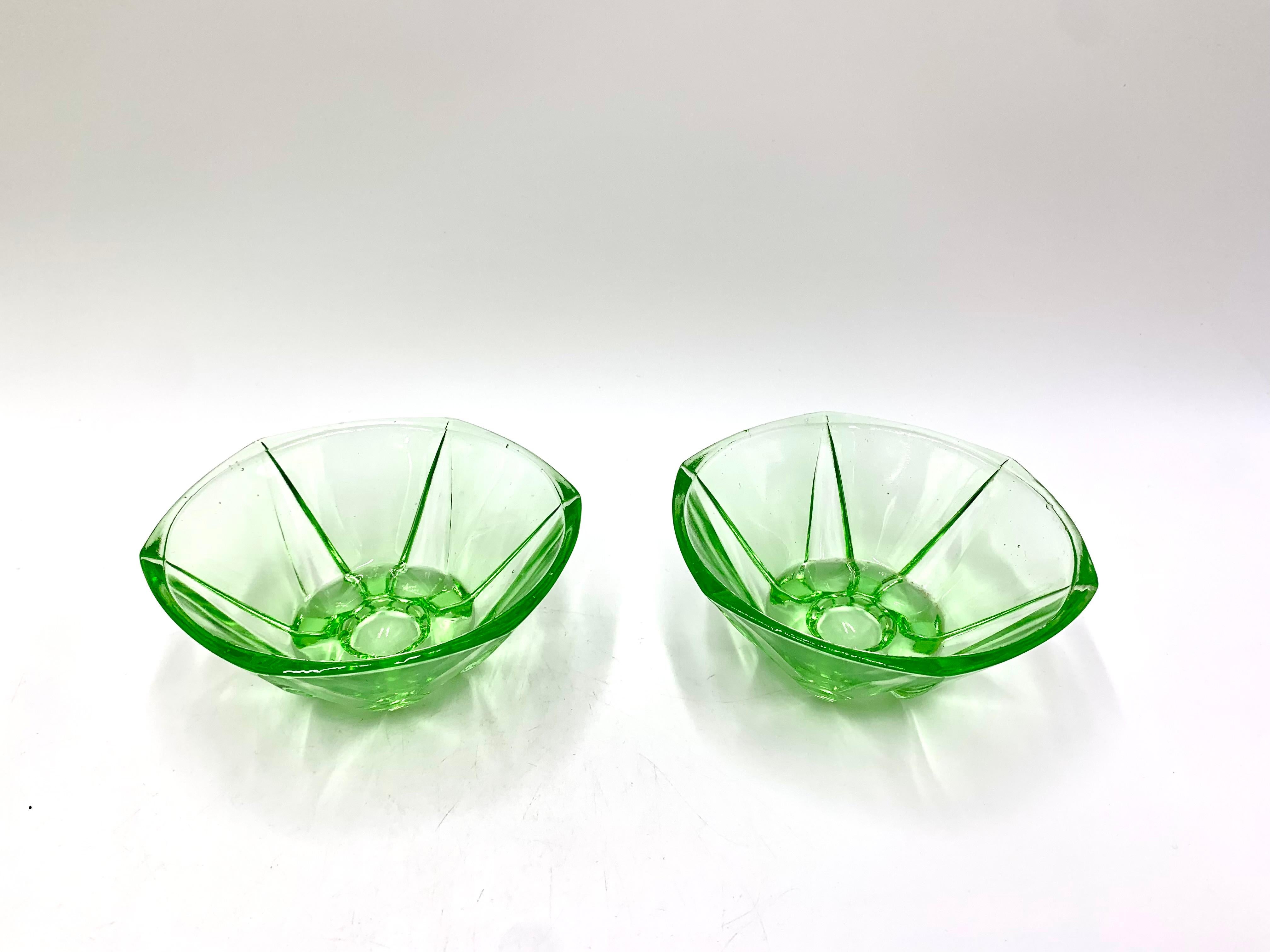 Three Green Glass Bowls, Poland, 1960s In Good Condition For Sale In Chorzów, PL