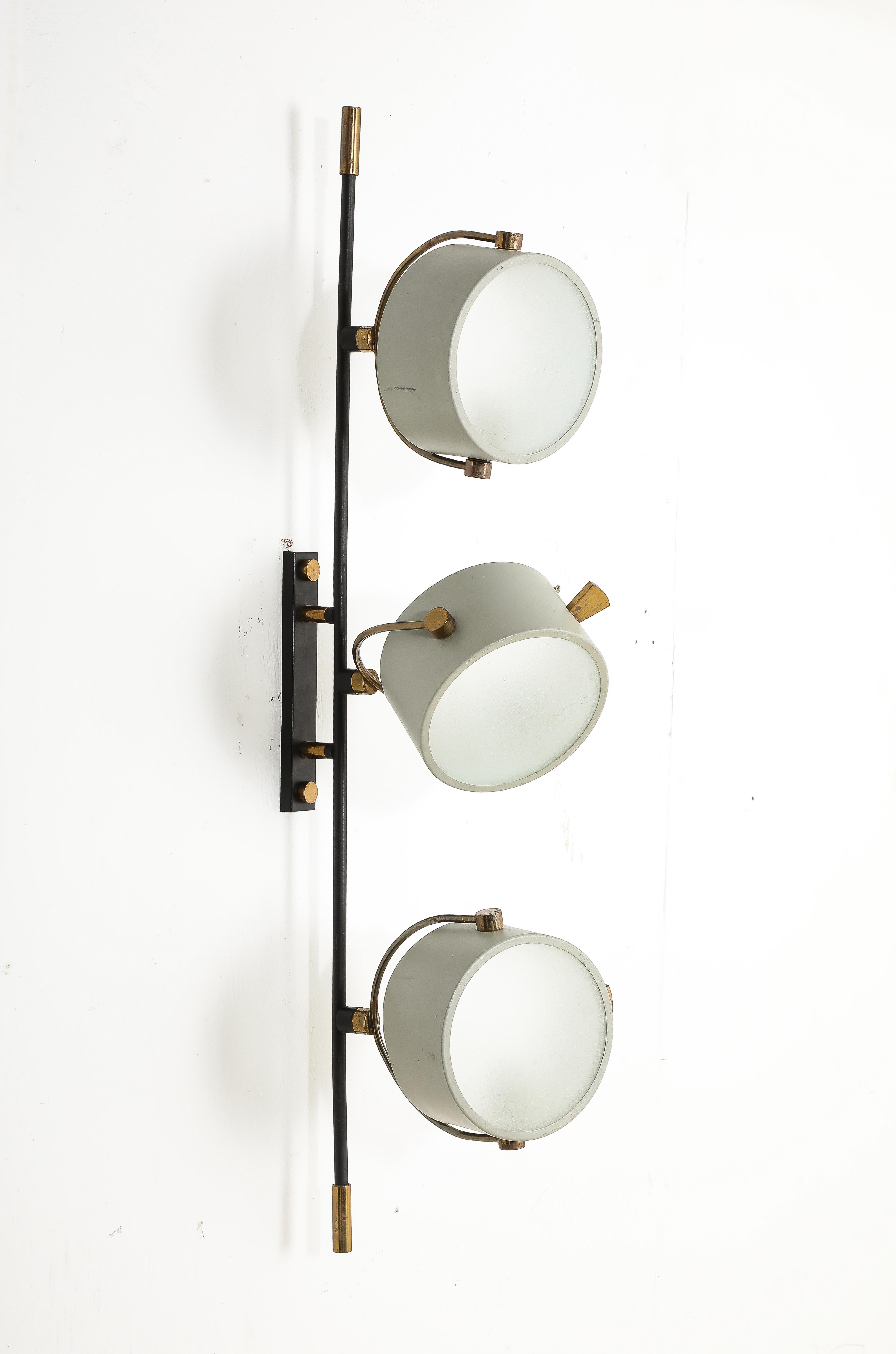 Three Head Articulating Enamel & Brass Single Wall Sconce, Italy 1960’s For Sale 5