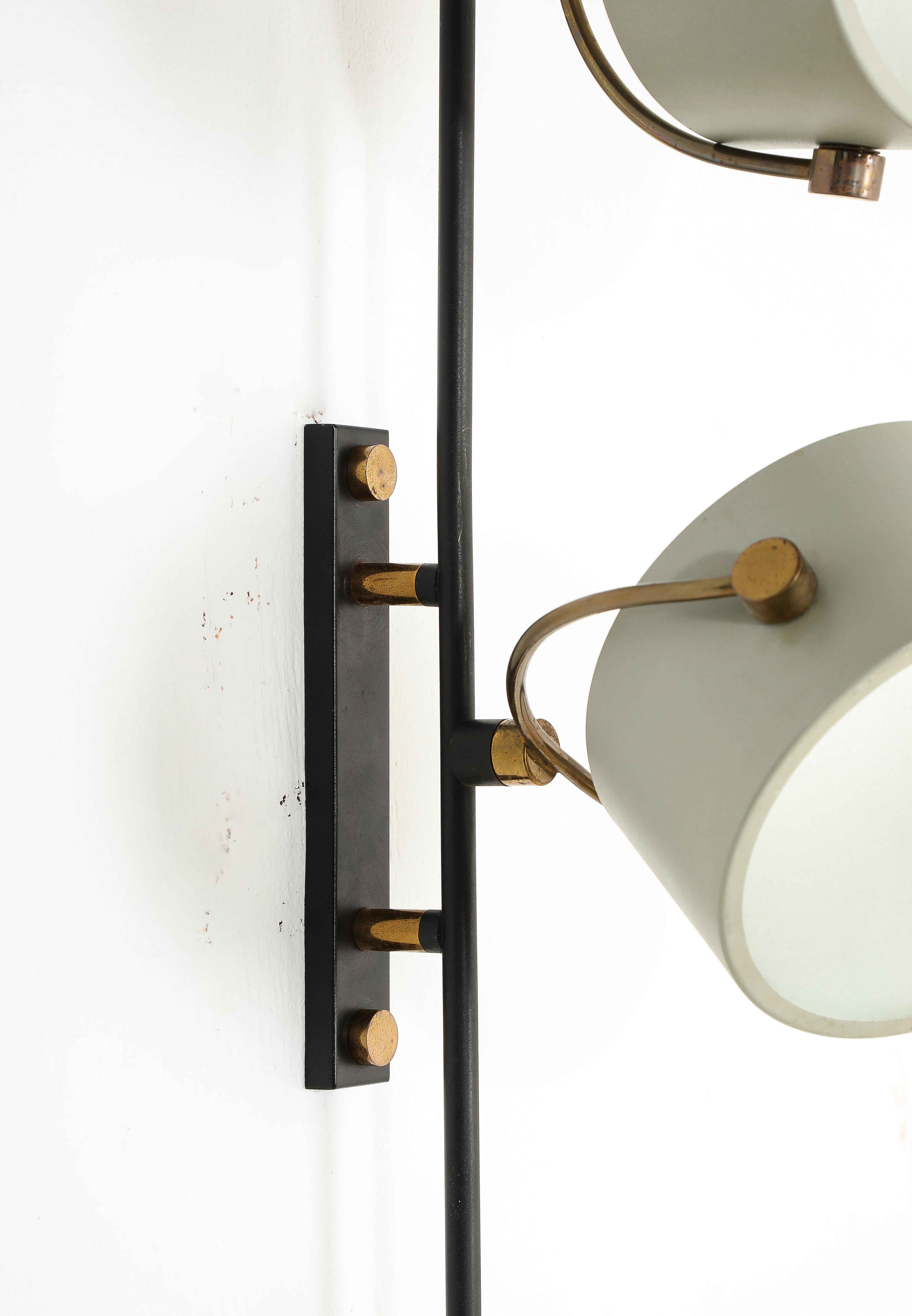 Mid-Century Modern Three Head Articulating Enamel & Brass Single Wall Sconce, Italy 1960’s For Sale