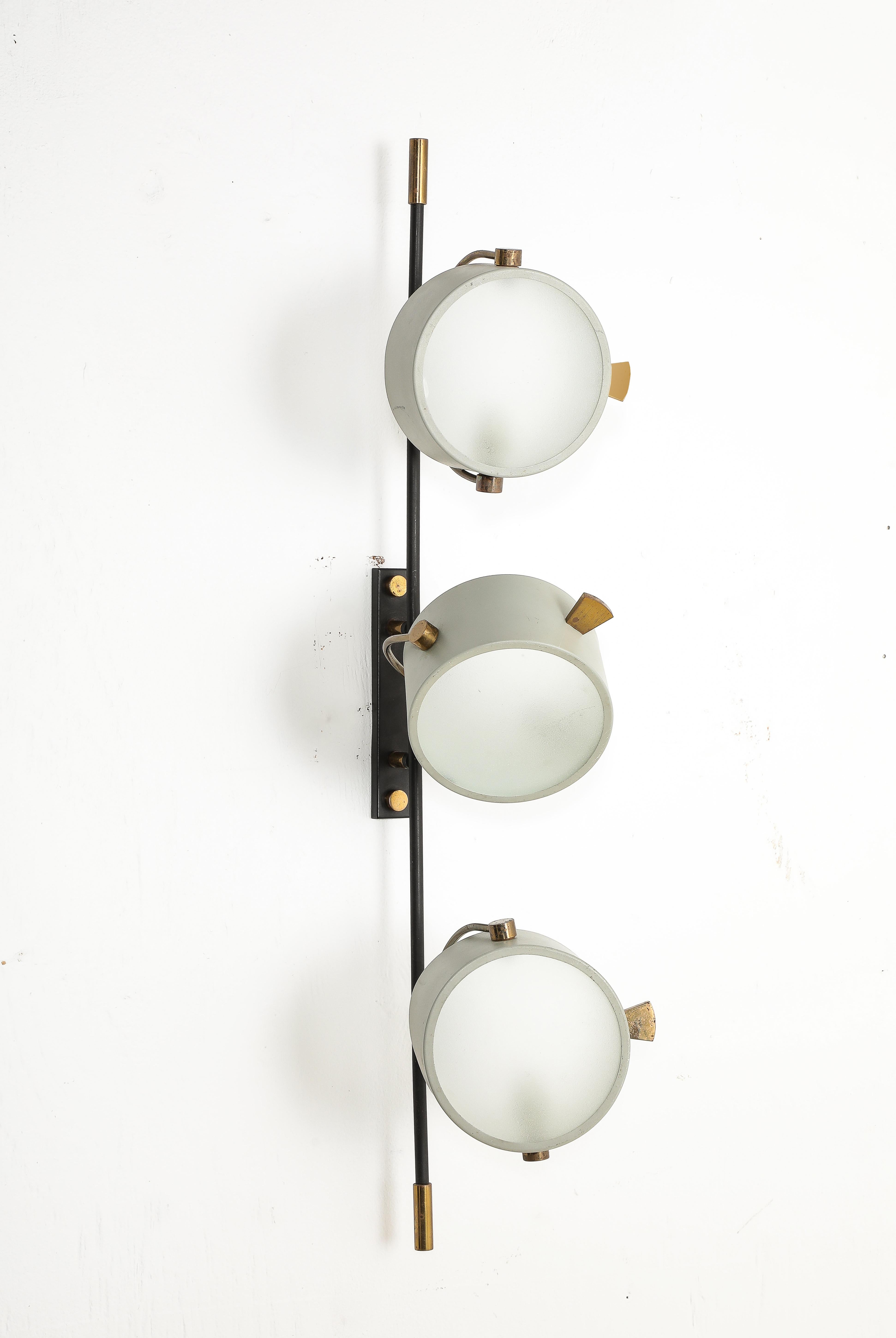 Italian Three Head Articulating Enamel & Brass Single Wall Sconce, Italy 1960’s For Sale