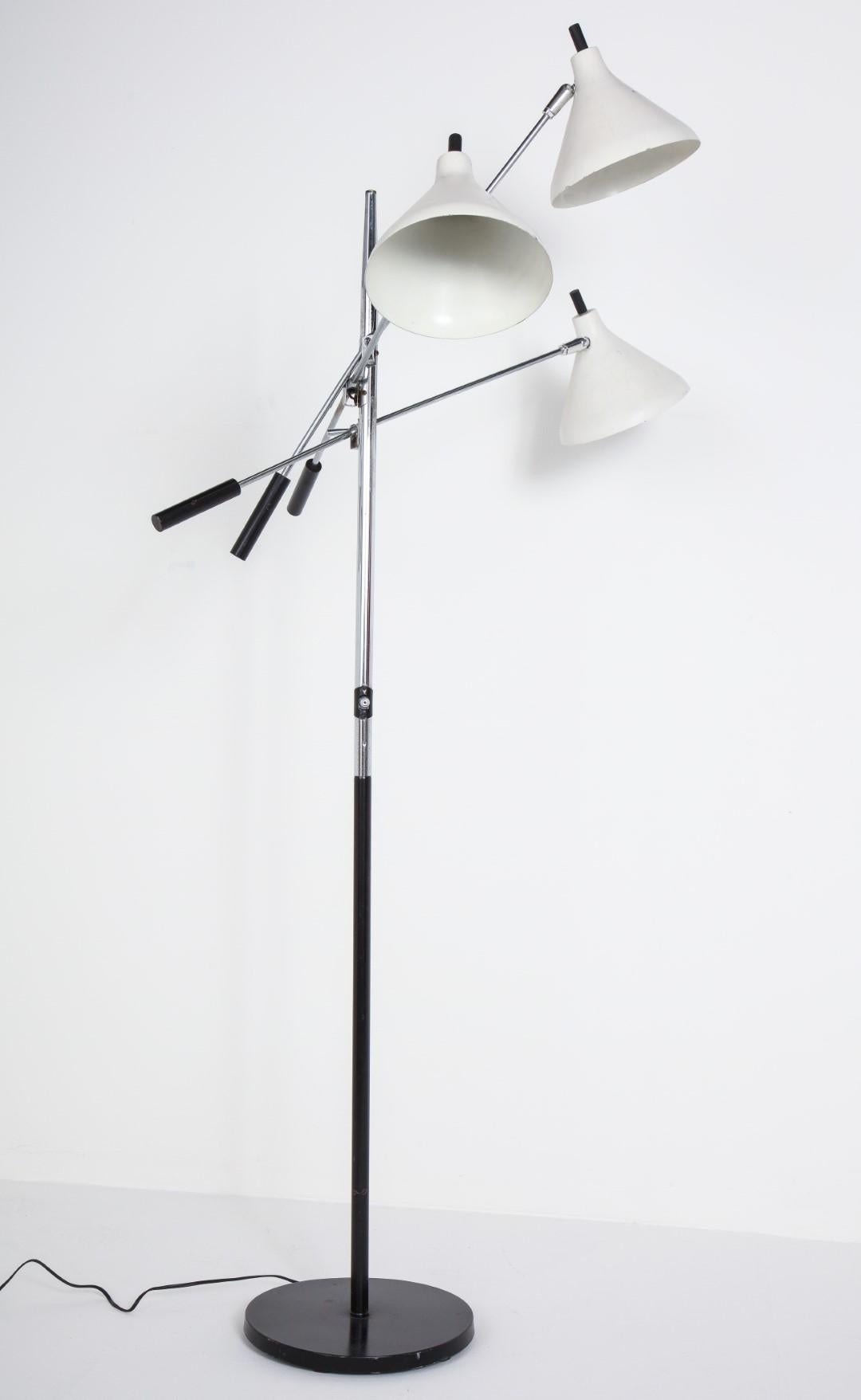 Three-Head White and Chrome Floor Lamp by Underwriters Laboratories, circa 1960 For Sale 3