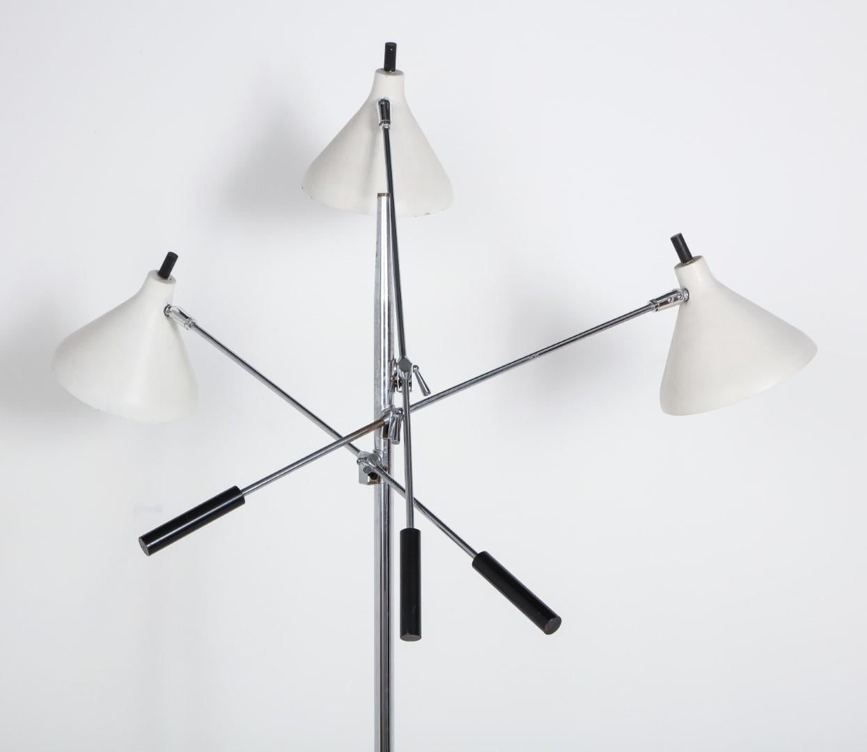 Three-Head White and Chrome Floor Lamp by Underwriters Laboratories, circa 1960 For Sale 6