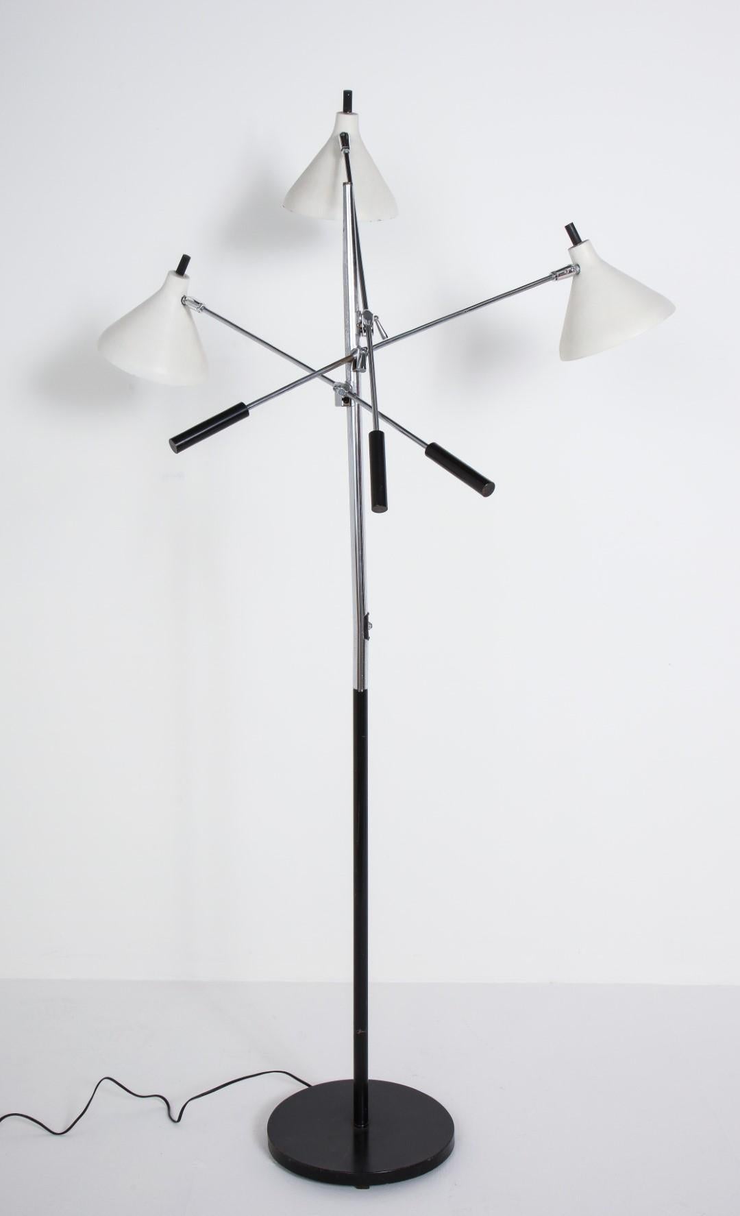 Three-Head White and Chrome Floor Lamp by Underwriters Laboratories, circa 1960 For Sale 7