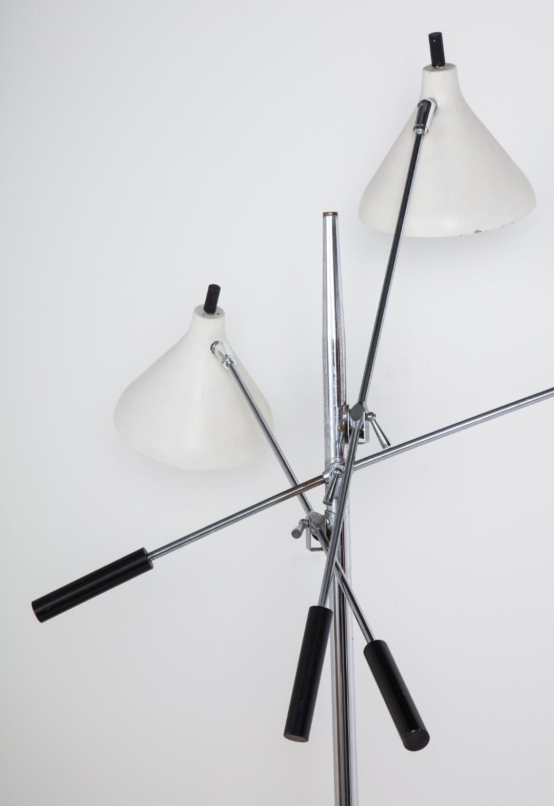 Three-Head White and Chrome Floor Lamp by Underwriters Laboratories, circa 1960 For Sale 8