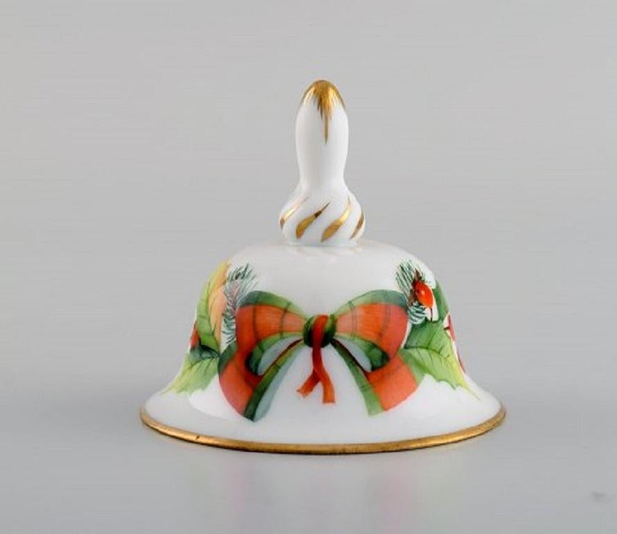 Drei Herend-Tischglocken aus handbemaltem Porzellan mit Blumen, 1980er Jahre (Ungarisch) im Angebot