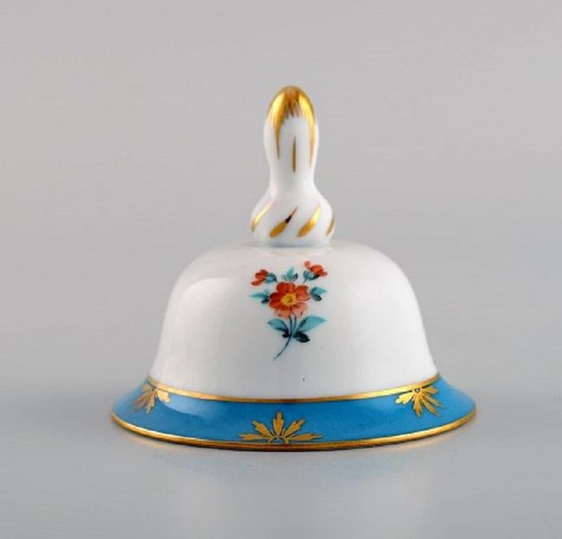 Drei Herend-Tischglocken aus handbemaltem Porzellan mit Blumen, 1980er Jahre im Zustand „Hervorragend“ im Angebot in København, Copenhagen