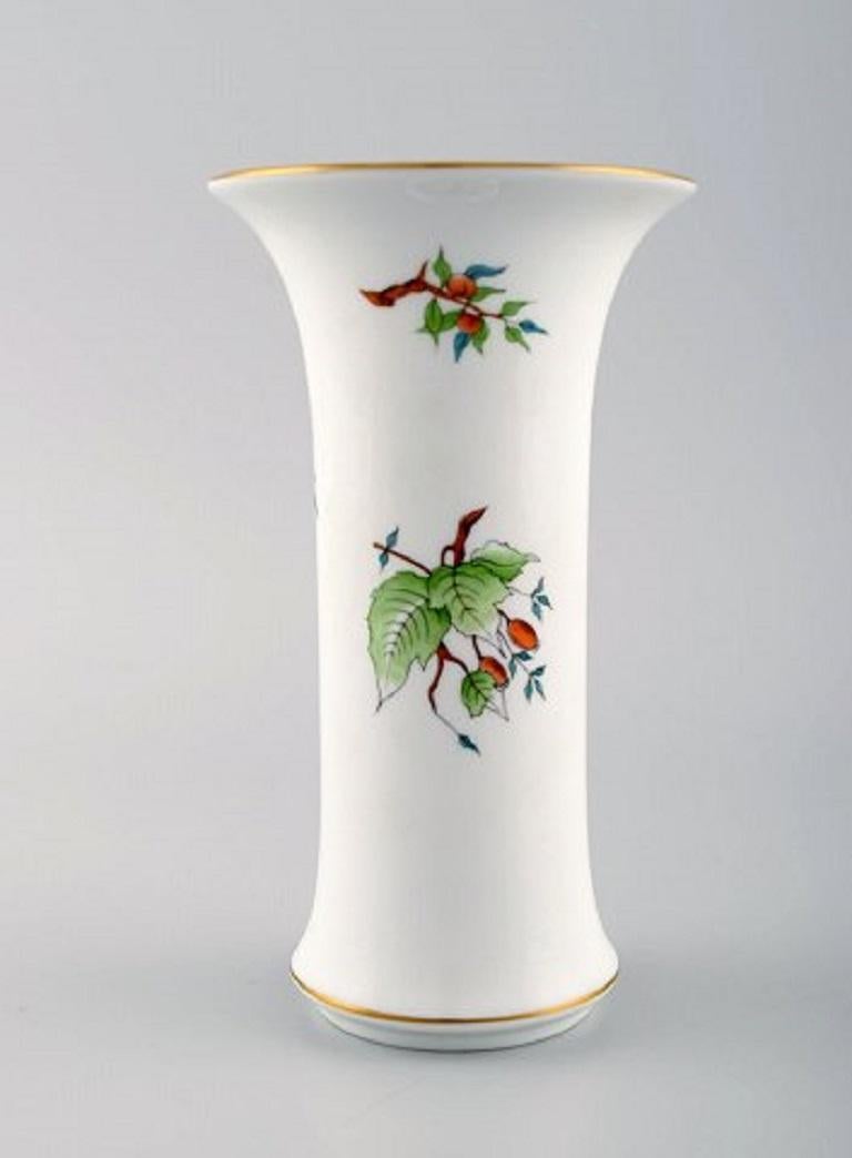 Three Herend Vases in Hand Painted Porcelain with Flowers and Gold Decoration In Good Condition For Sale In Copenhagen, DK