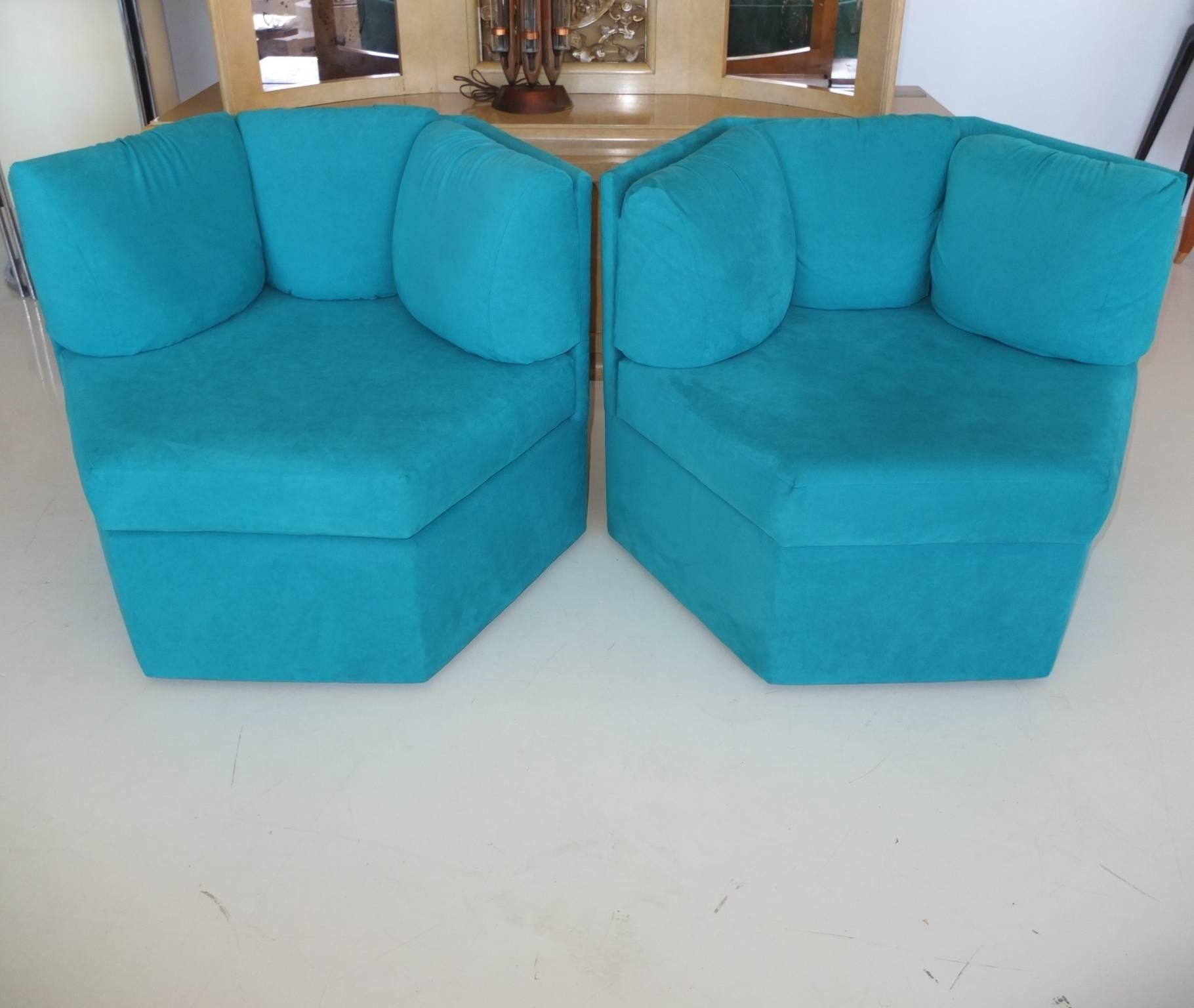 Three Hexagonal Swivel Club Chairs by Milo Baughman for Thayer Coggin In Good Condition For Sale In Hanover, MA
