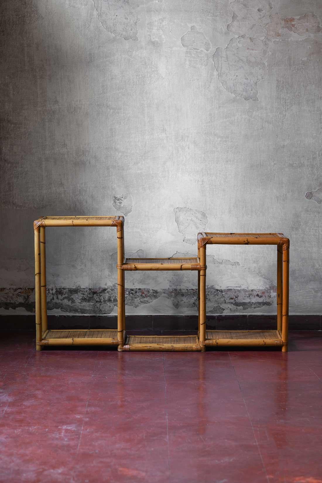 Three-high Étagère in rush and wicker, Italy 1980.
Product details
Dimensions: 144 W x 75 H x 35 D cm