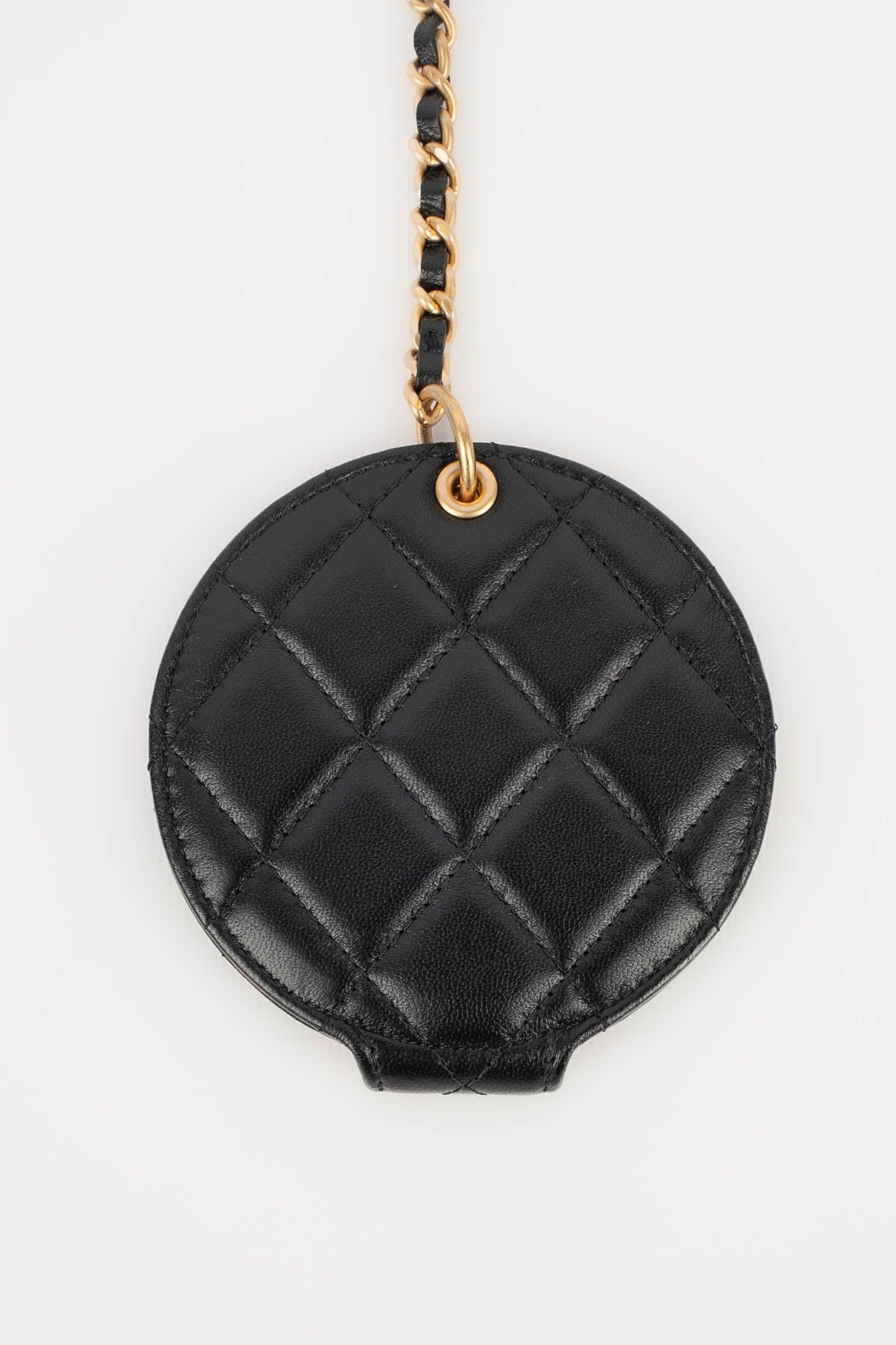 Chanel Bolso Pulsera Tres en Uno, Colección 2021 4
