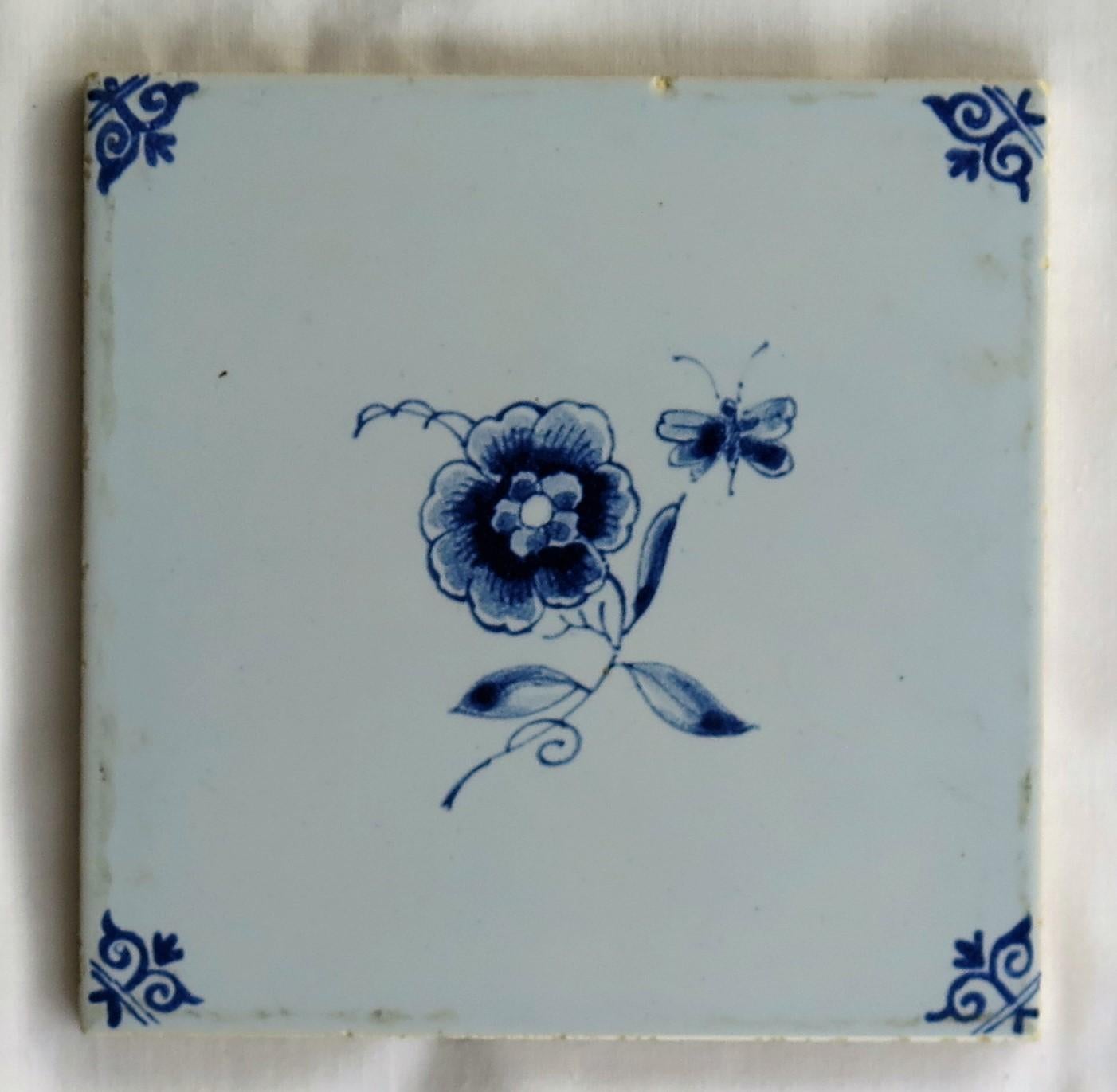 Drei individuelle keramische Delft-Wandfliesen Reiter und Blumen, Mitte des 20. im Angebot 5