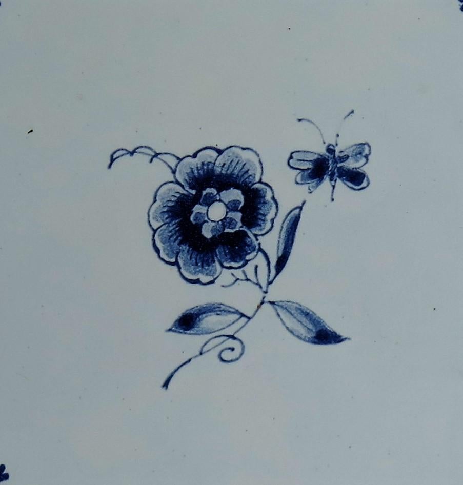 Trois carreaux muraux individuels en céramique de Delft représentant des chevaux et des fleurs, milieu du 20e siècle en vente 6