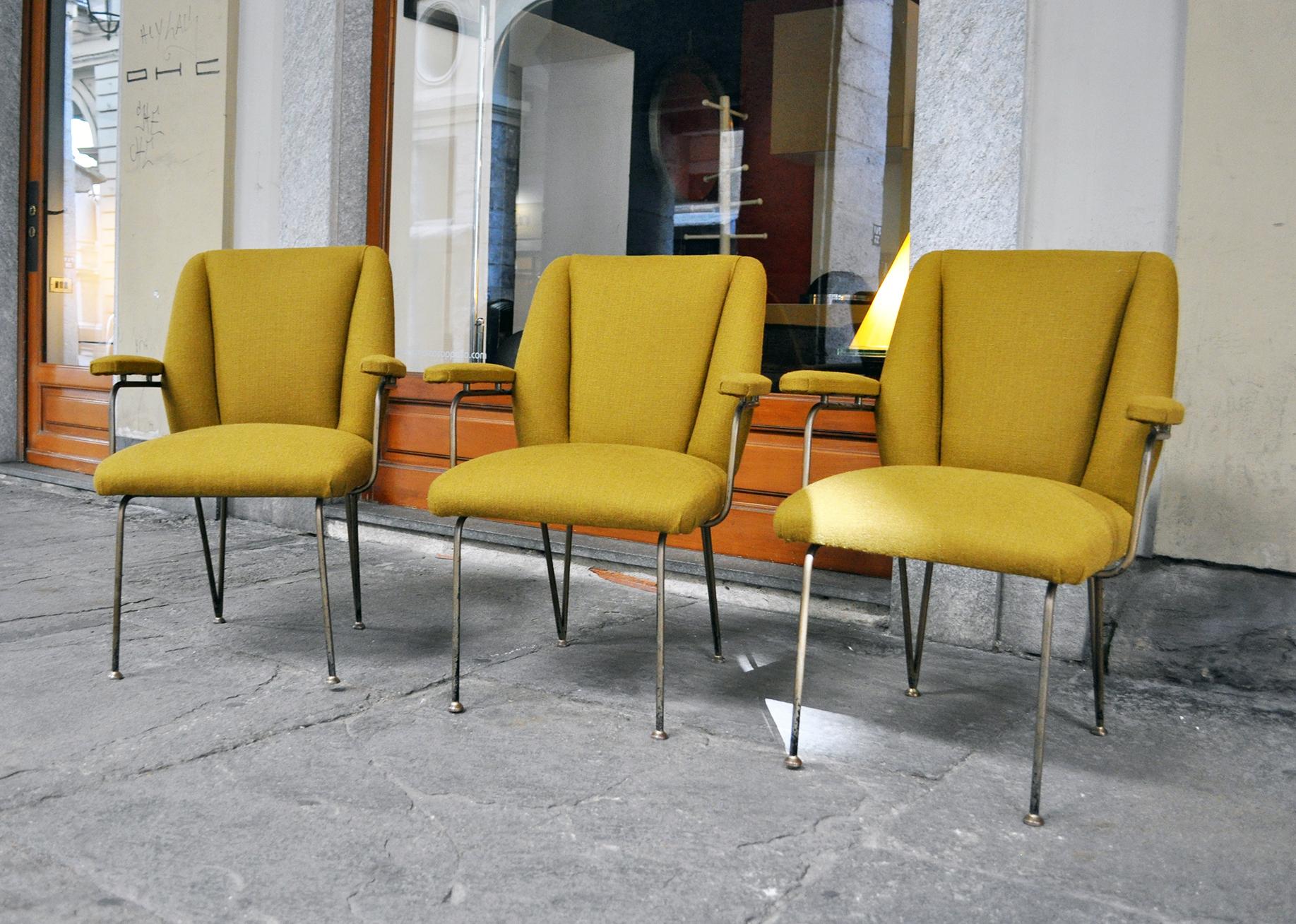 Three armchairs in metal and fabric, lined, with brass feet
Italian production
1950s.