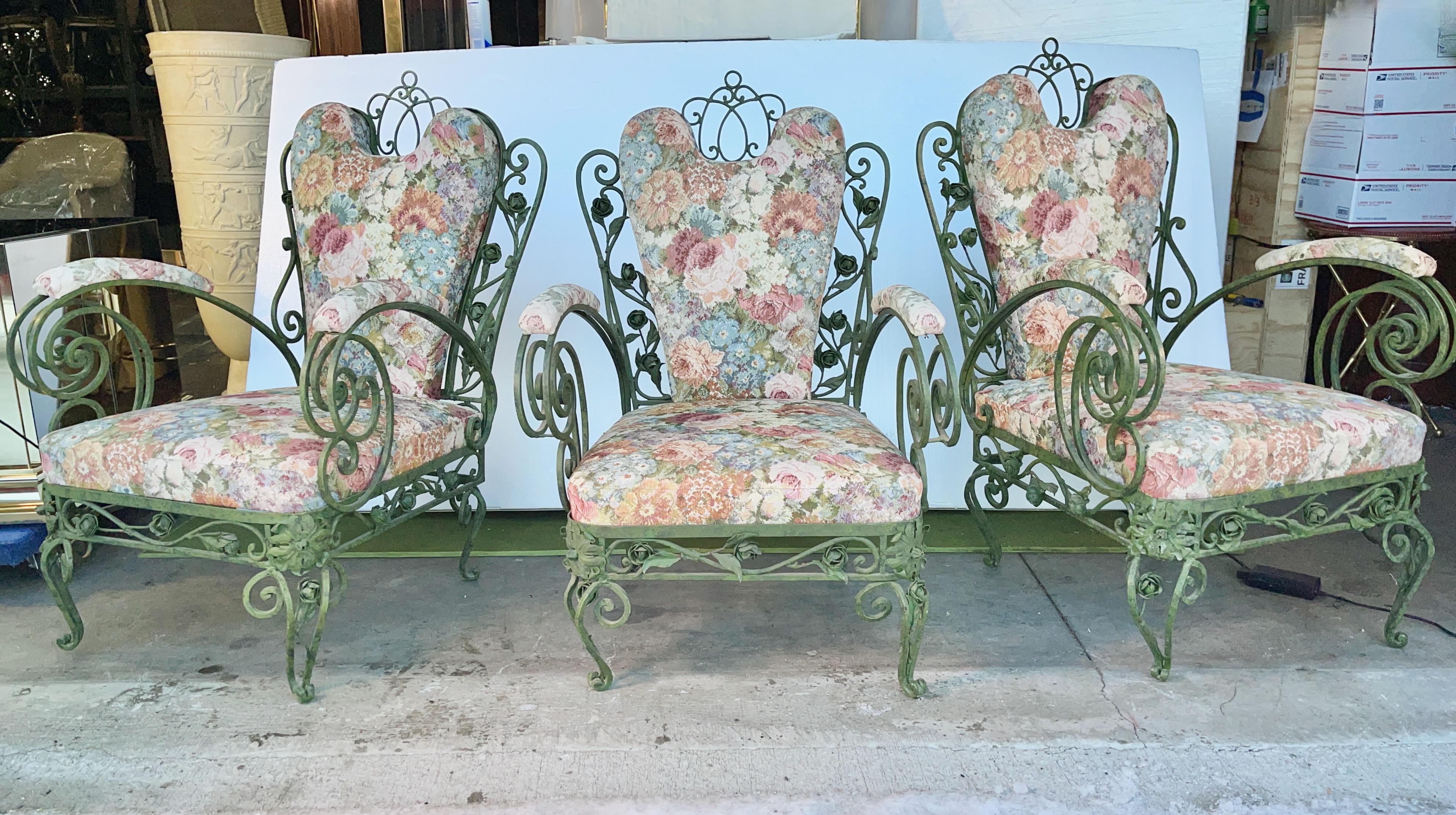 Milieu du XXe siècle Trois chaises de jardin italiennes en fer forgé circa 1940's en vente