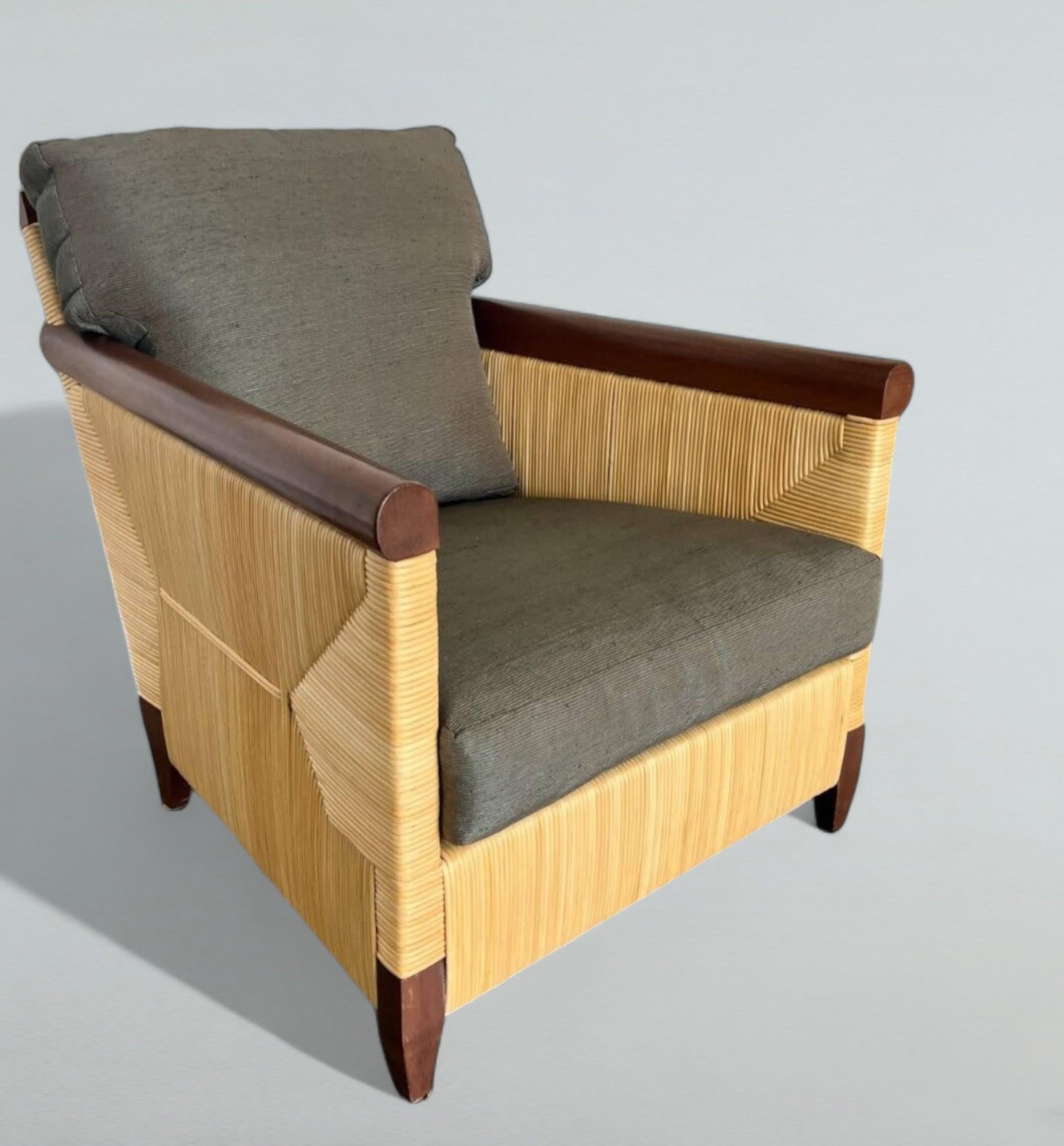 Un trio de chaises longues de John Hutton (1947-2006) pour Donghia, de la Collection côtière Merbau à production limitée, circa 1995.
JohnHutton a été le directeur du design de Donghia de 1978 à 1998 et est à l'origine des designs emblématiques de