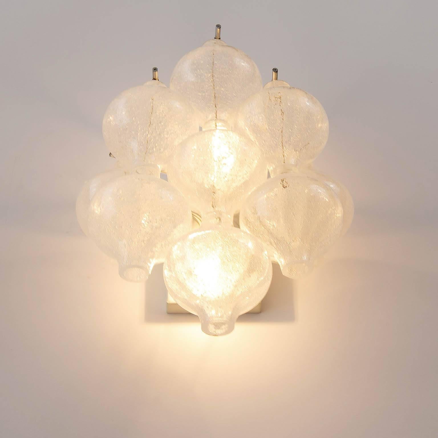 One of Three Kalmar 'Tulipan' Wall Lights Sconces, Bubble Glass Brass, 1970s In Excellent Condition For Sale In Hausmannstätten, AT