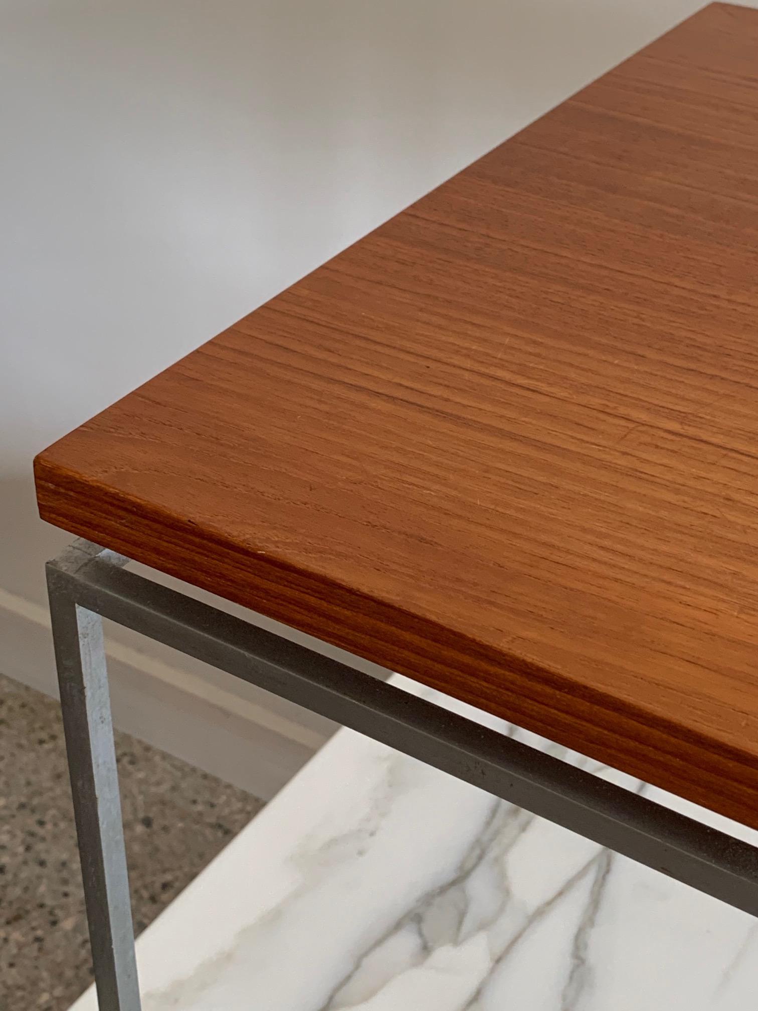 Milieu du XXe siècle Table danoise minimaliste de Knud Joos  en vente