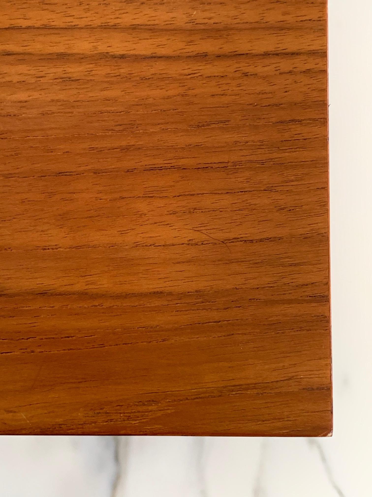 Teck Table danoise minimaliste de Knud Joos en vente