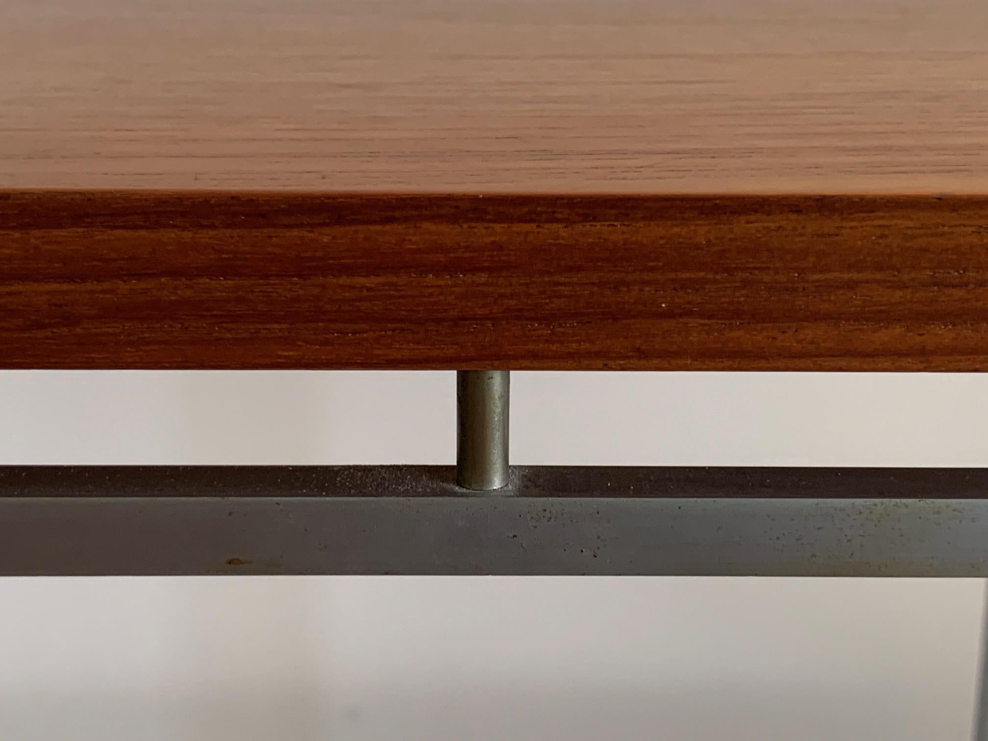 Table danoise minimaliste de Knud Joos  en vente 2