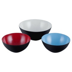 Tre ciotole Krenit in metallo. Blu, rosso e bianco. 2000s.