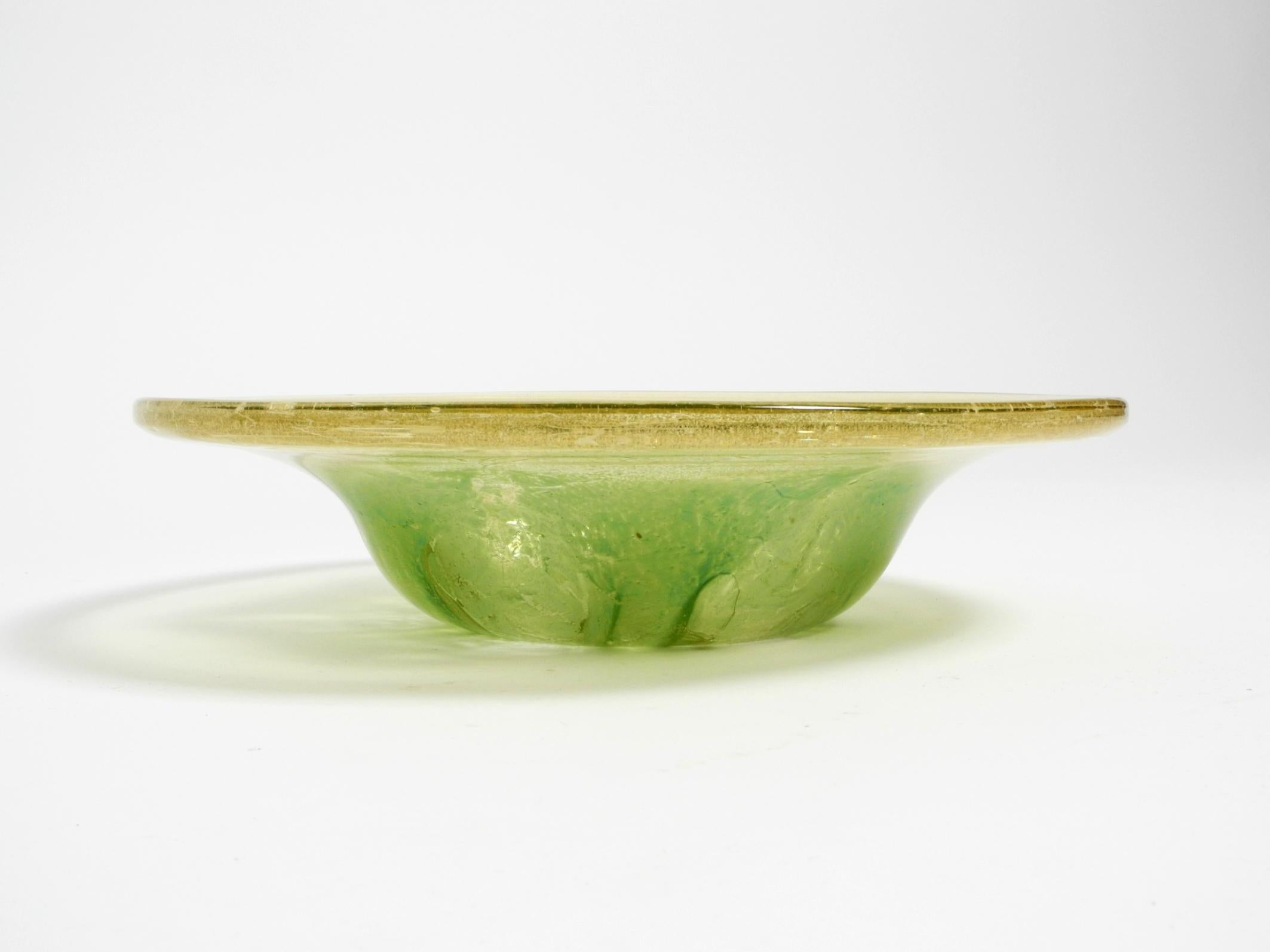 Drei große schöne farbige Glasschalen aus den 1930er Jahren von Karl Wiedmann für WMF Ikora im Zustand „Gut“ im Angebot in München, DE