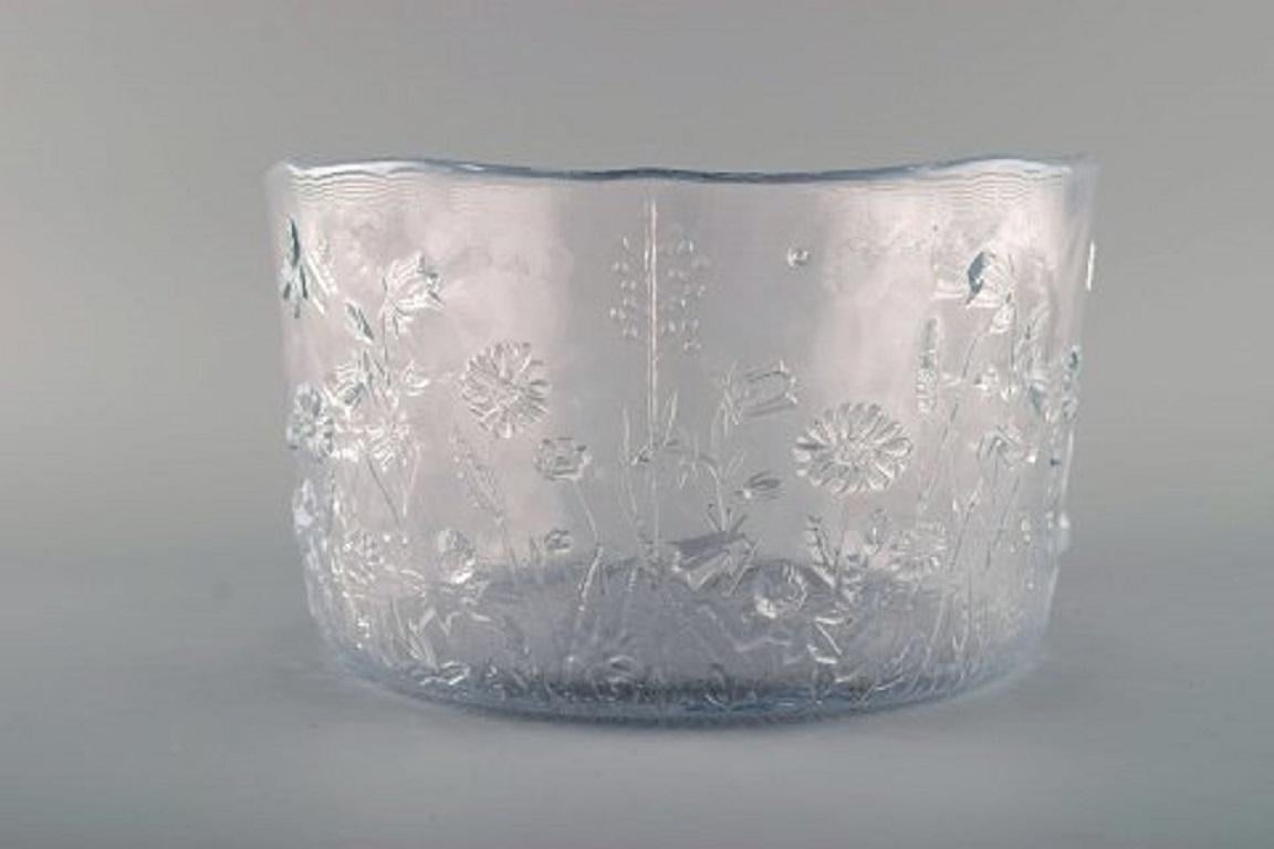 Three large bowls in art glass decorated with flowers and trees. Skruf, Sweden and others, 1980s.
Largest measures: 21 x 12 cm.
In very good condition.