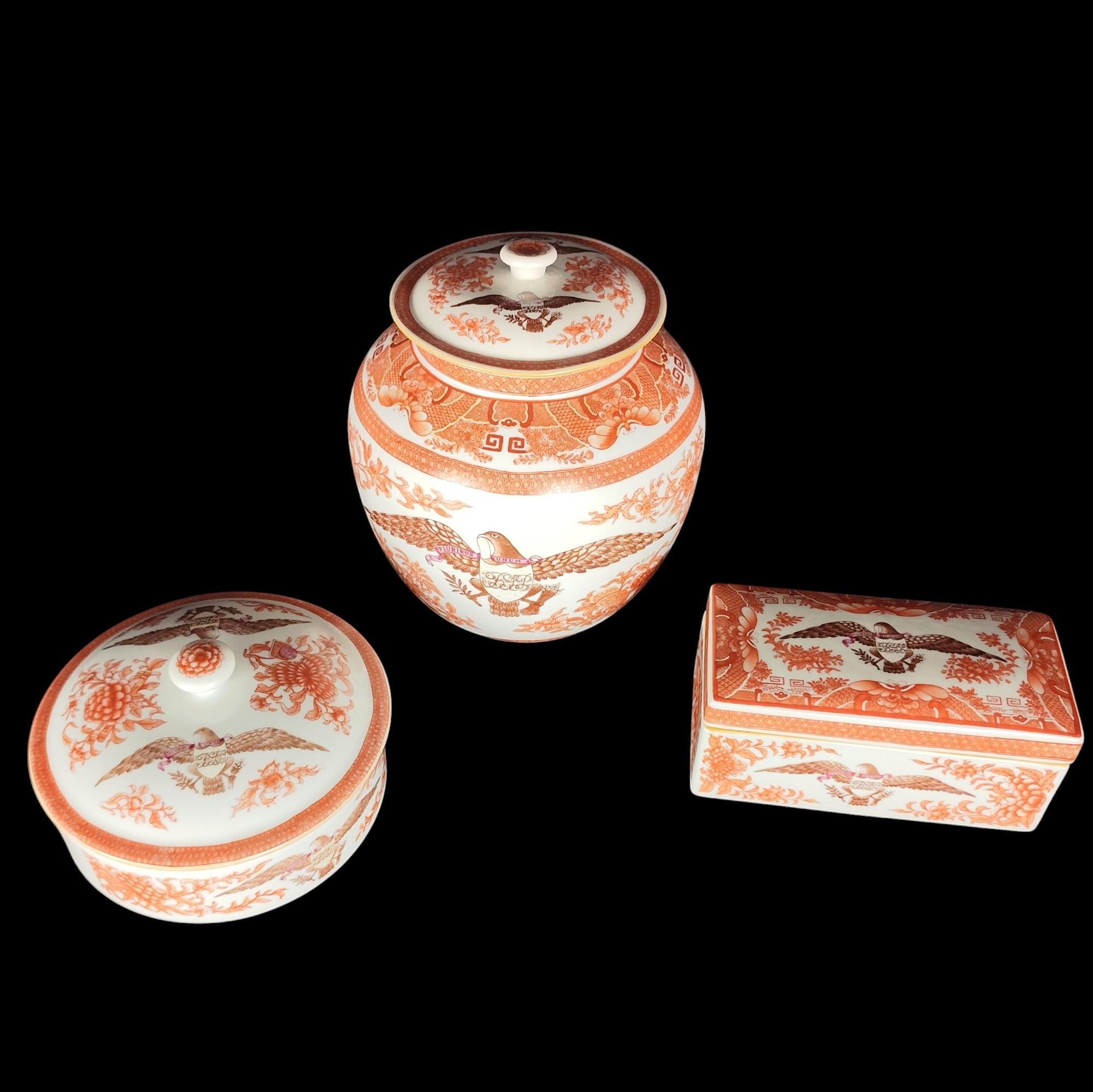 Drei große Stücke von amerikanischem Diplomatenporzellan 