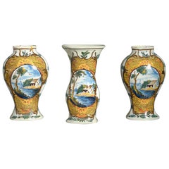 Tre vasi in ceramica di Delft della fine del XVIII secolo
