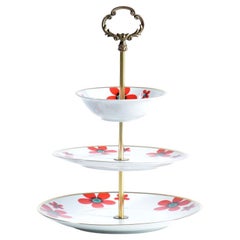 Soporte para tartas de tres pisos en latón y porcelana, Checoslovaquia, circa 1950