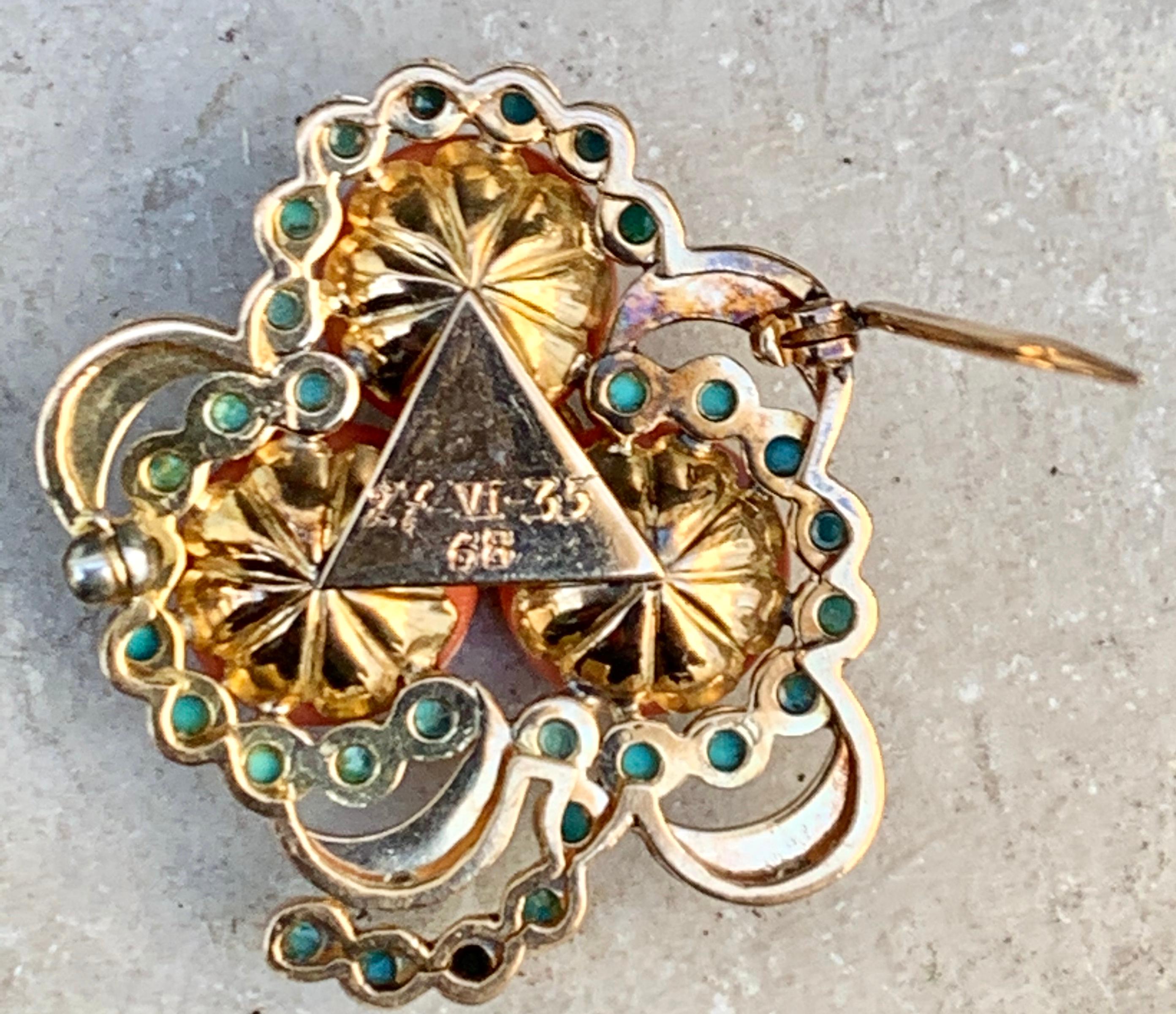 Dreiblatt Kleeblatt Koralle Türkis Gold Brosche, Italien im Zustand „Hervorragend“ im Angebot in Munich, Bavaria