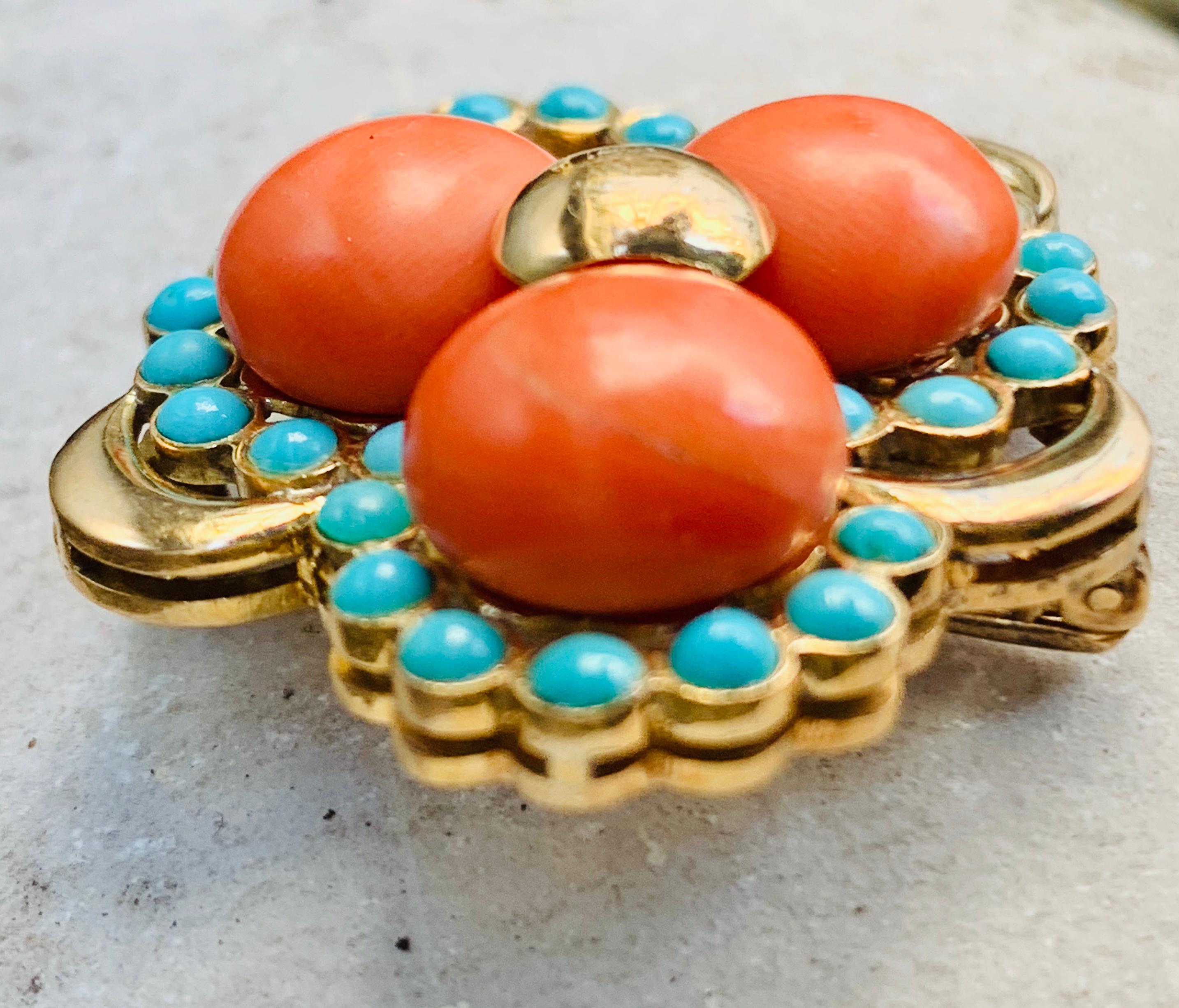 Dreiblatt Kleeblatt Koralle Türkis Gold Brosche, Italien Damen im Angebot